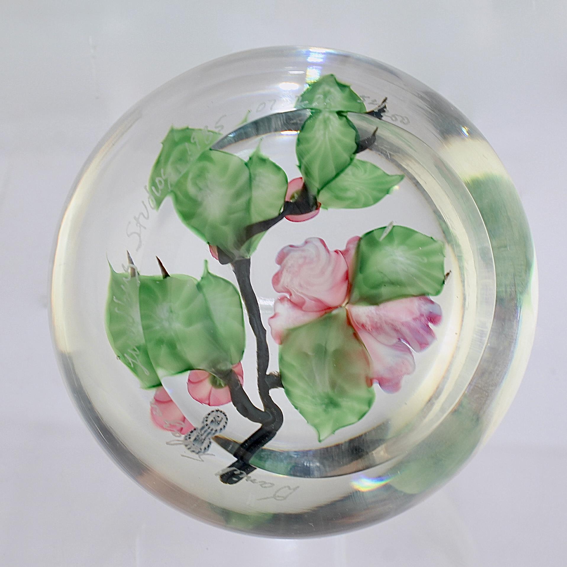 Moderne Presse-papiers en verre d'art à fleurs de cerisier Daniel Salazar Lundberg Studios en vente