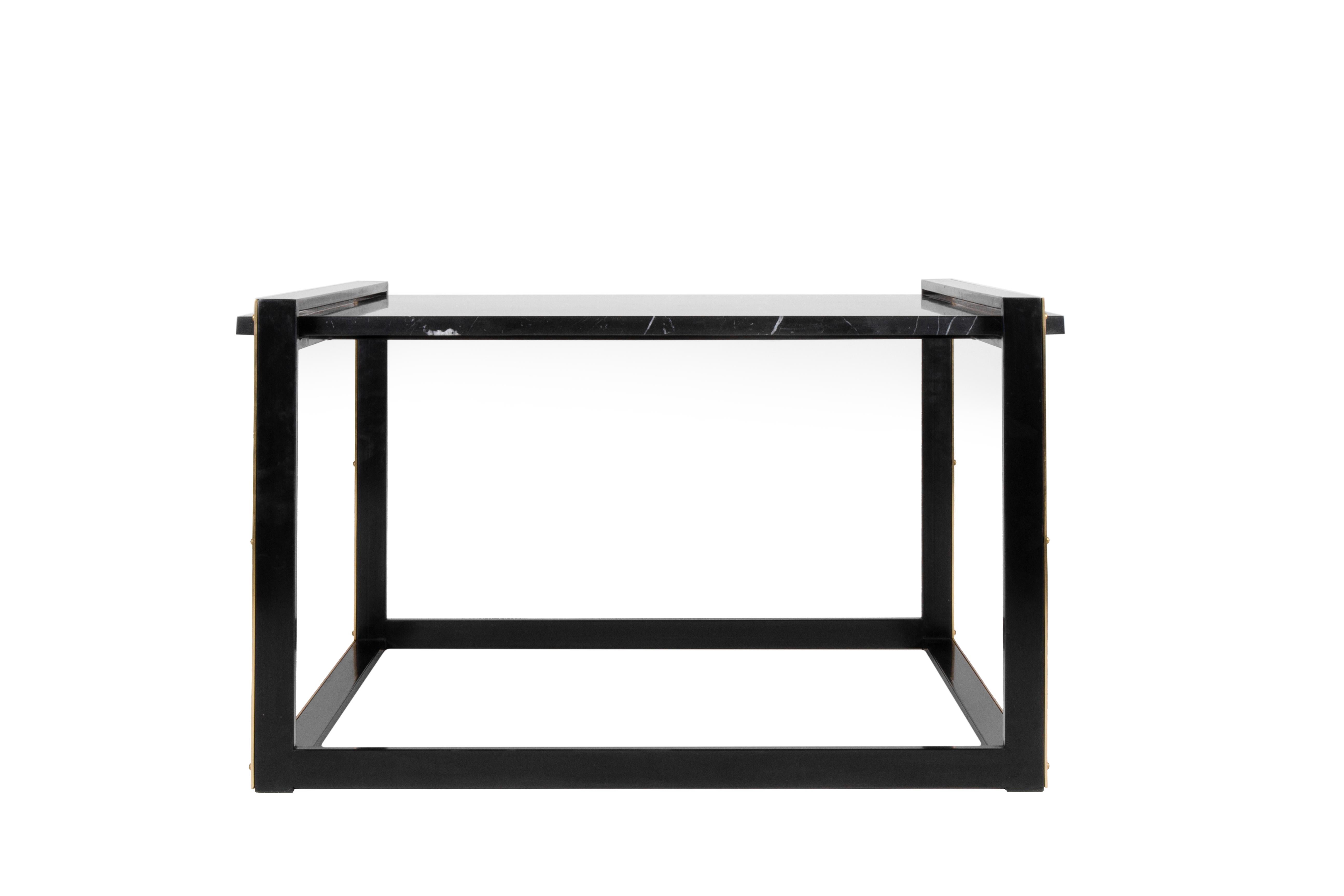Tavolino Daniel in acciaio annerito, marmo Nero Marquina e inserti in ottone In condizioni Nuovo in vendita a Paonia, CO