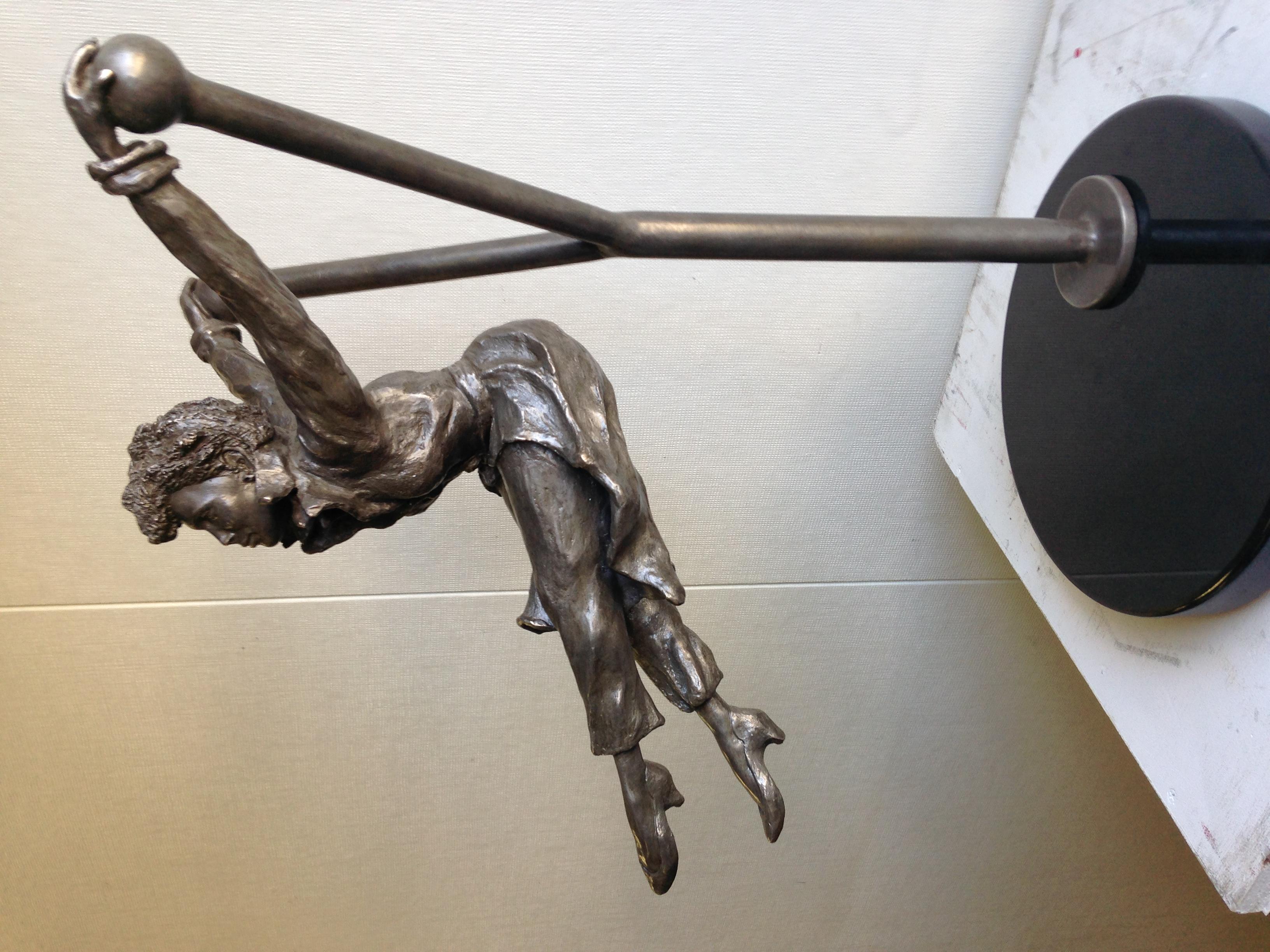 Volar (Escultura de Bronce con base de Mármol) - Sculpture de Daniel Stern
