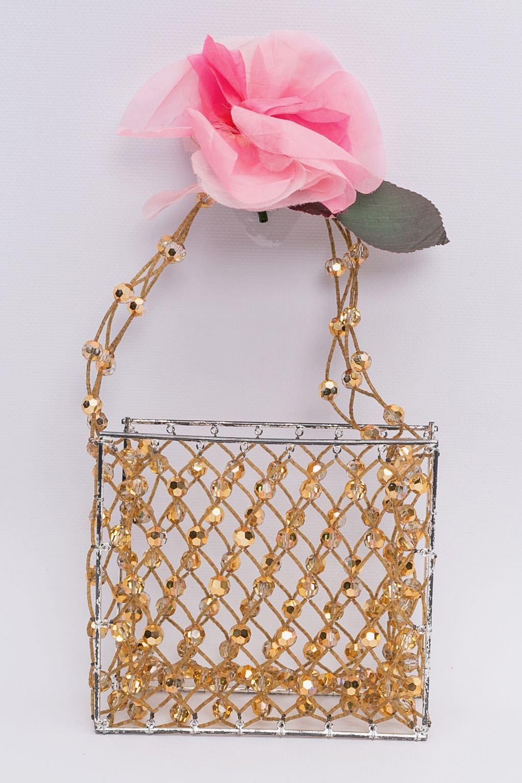 DANIEL SWAROVSKI (No signature)- Jewel bag in silver plate and ambre-color beads.

Condition:
Good condition, some oxidation traces on the metal part

Measurements:
Length: 15 cm (5.9