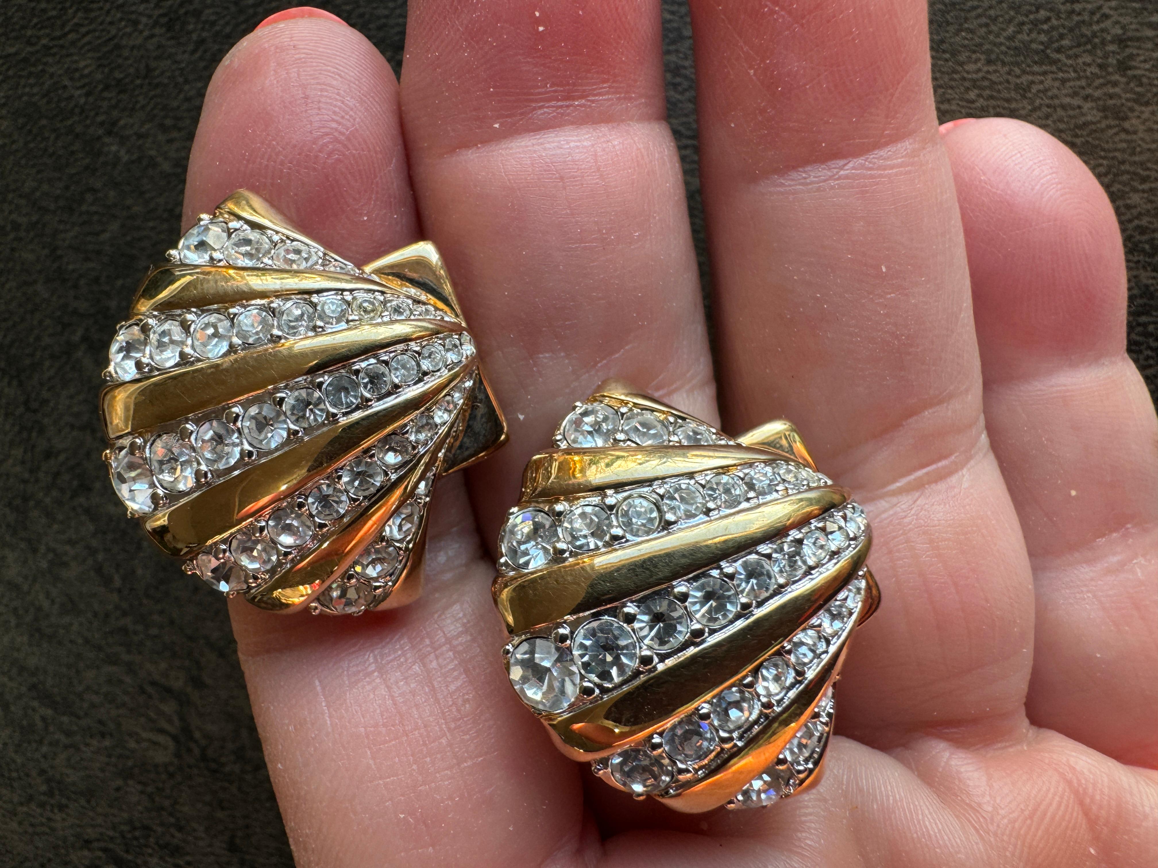 Daniel Swarovski, boucles d'oreilles en coquillage incrustées de cristal, neuves, jamais portées, années 1980 en vente 5