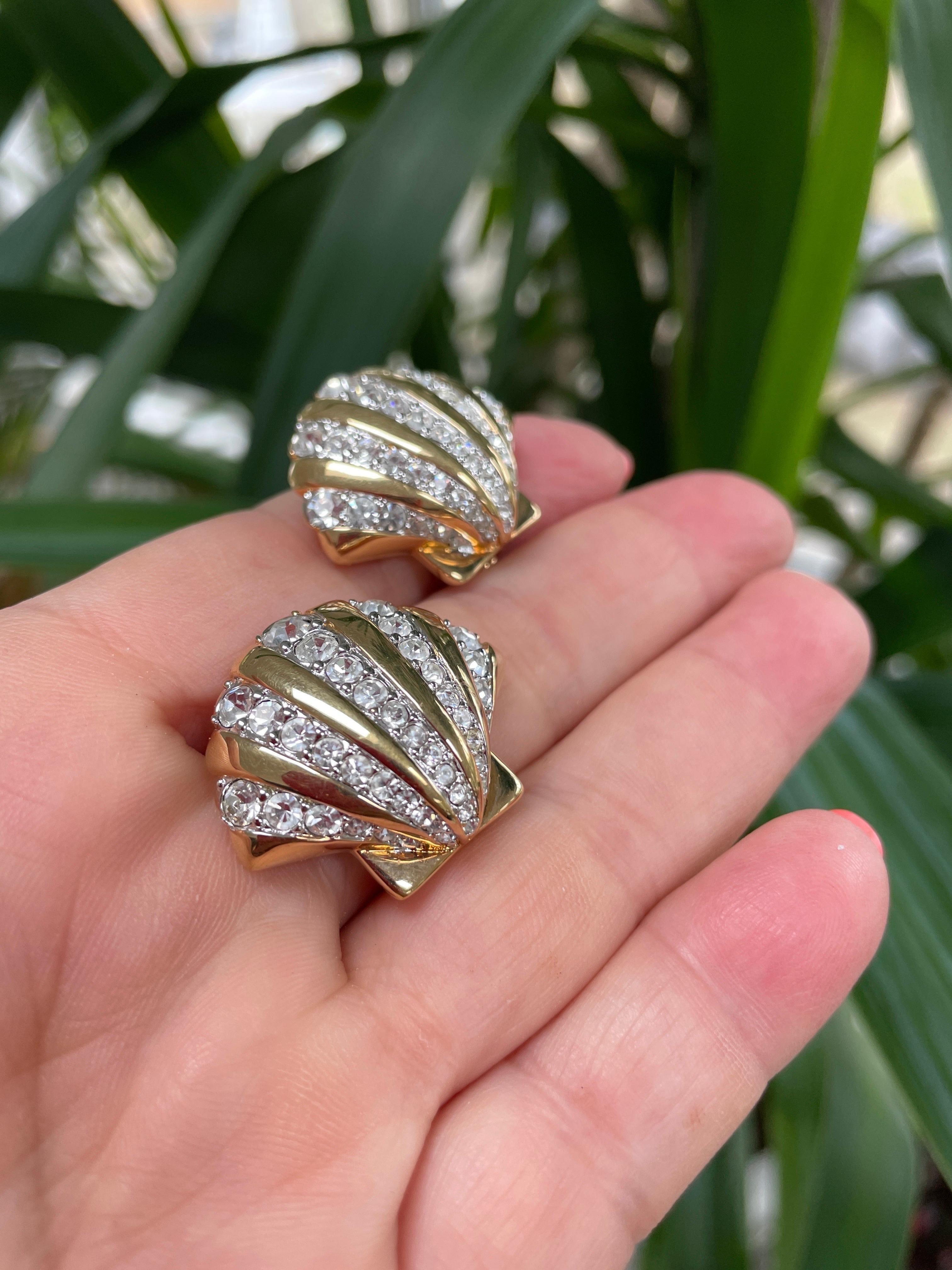 Daniel Swarovski, boucles d'oreilles en coquillage incrustées de cristal, neuves, jamais portées, années 1980 en vente 1