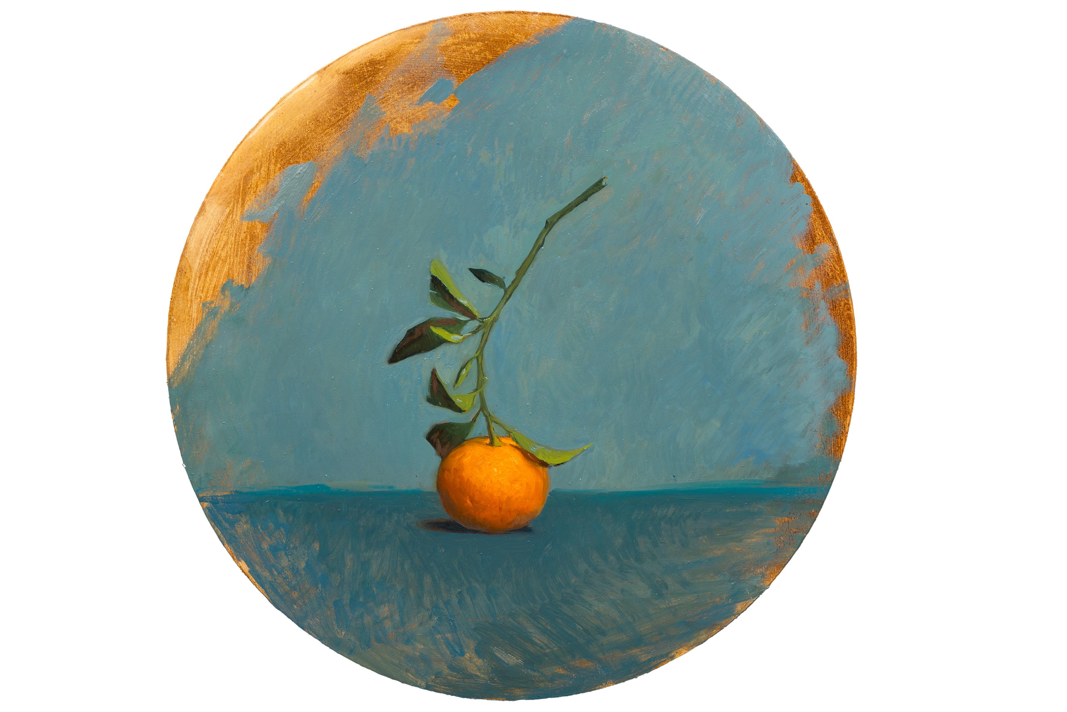 "Solitario", natura morta realista, pittura a olio, ramo arancione, sfondo blu/etereo