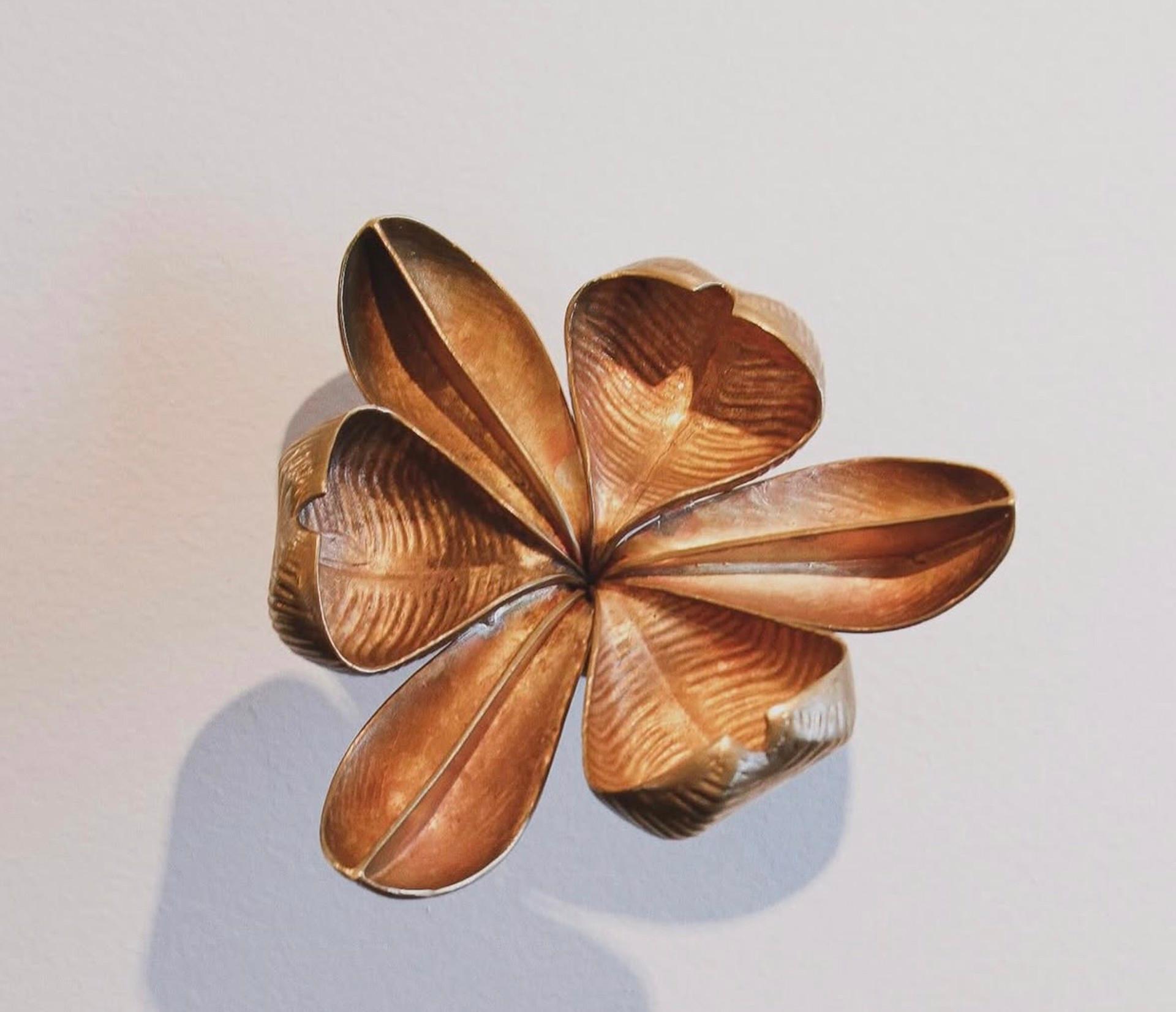 There are 3 different sorts of flowers in this set: one fully bloomed, one half-bloomed, and one bud. An installation will have a mix of these 3 flowers. 