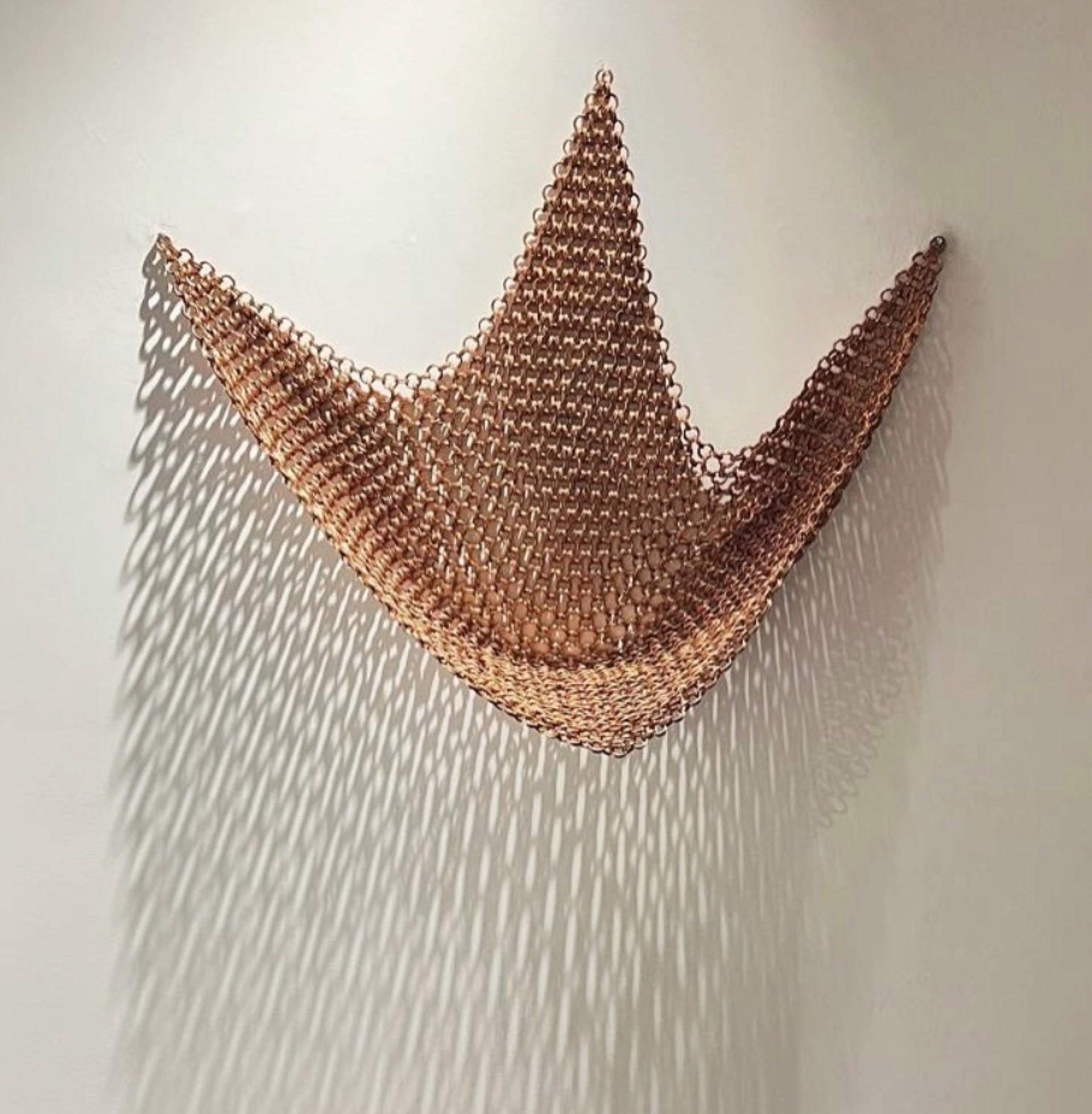 Abstract Sculpture di Daniela Cutait - Anelli di rame a rete