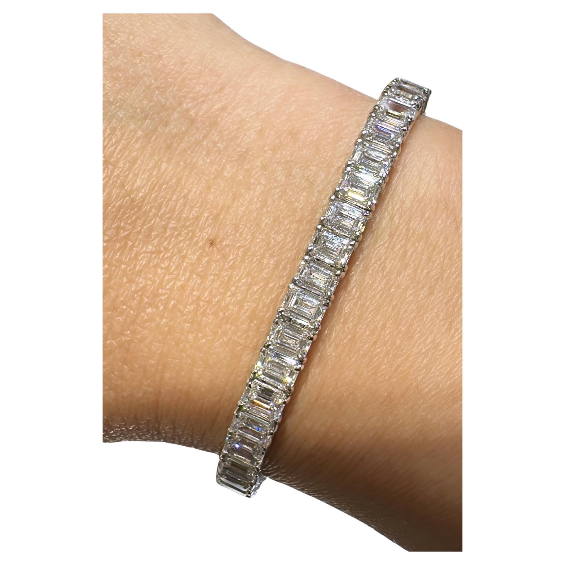 Daniela Design16,77 Karat GIA-zertifiziertes Riviera-Armband aus Platin mit 50 Smaragdschliff