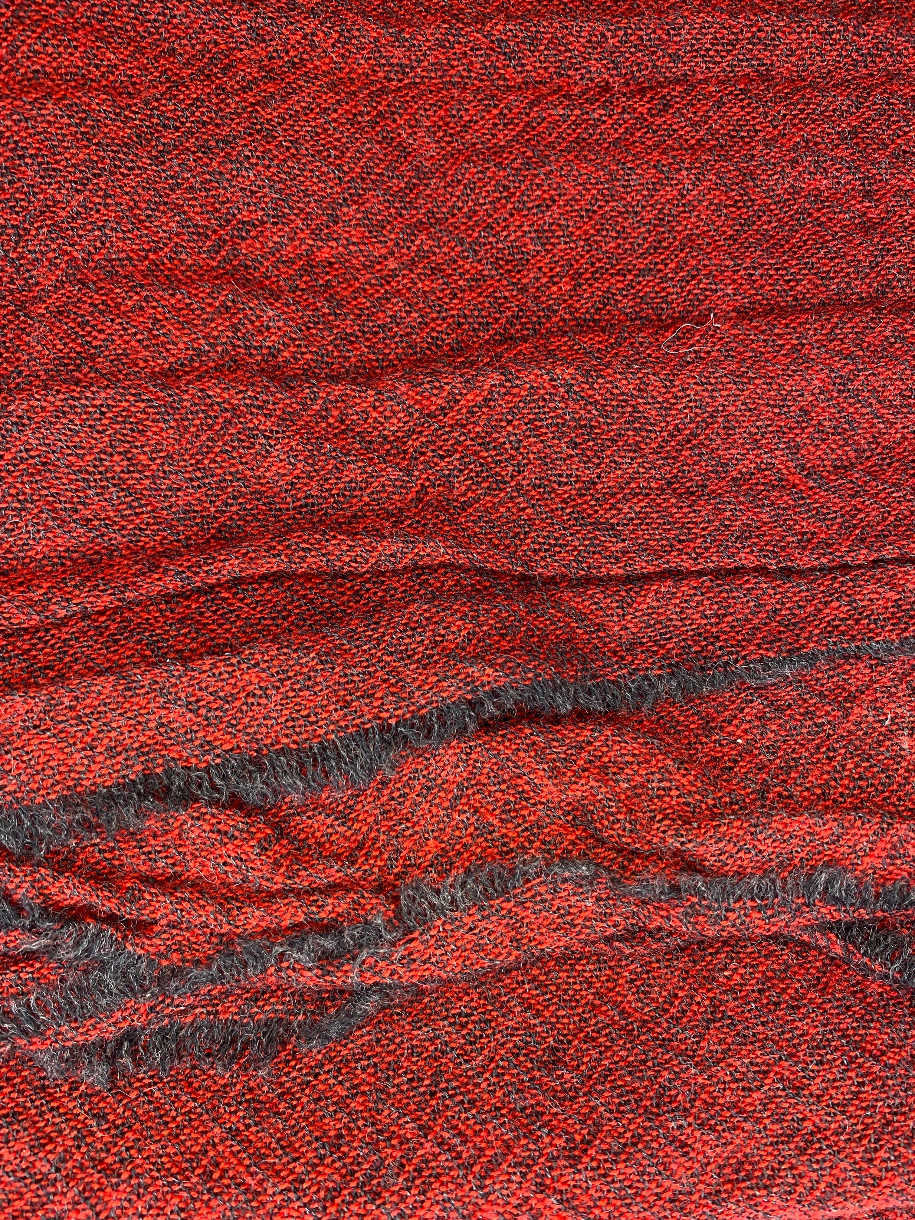 Scialle di lana bordeaux Daniela Gregis In condizioni ottime in vendita a Glasgow, GB