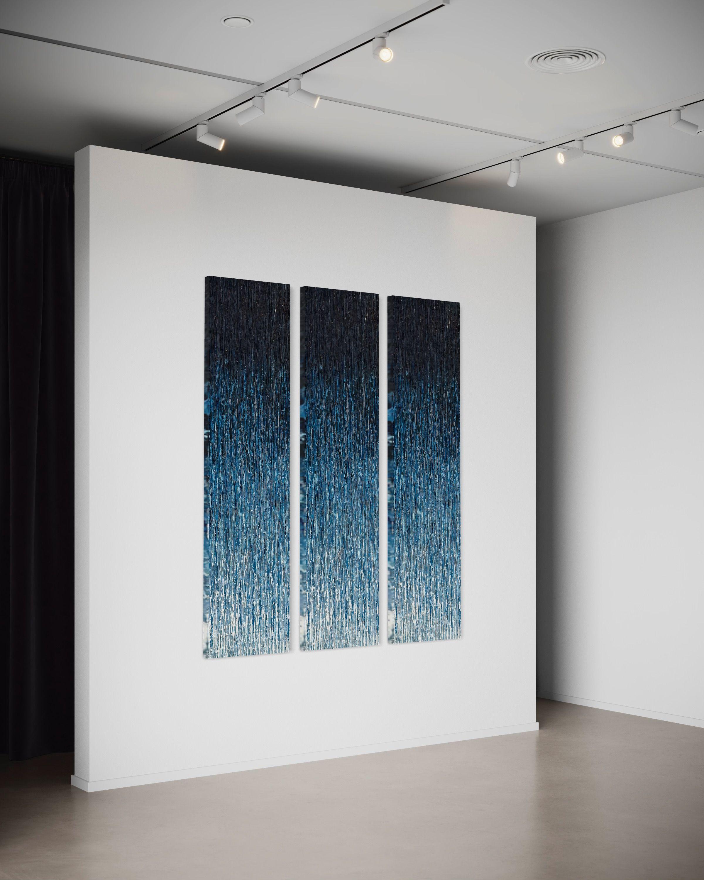 Above and Beyond – Triptychon, Malerei, Acryl auf Leinwand (Blau), Abstract Painting, von Daniela Pasqualini