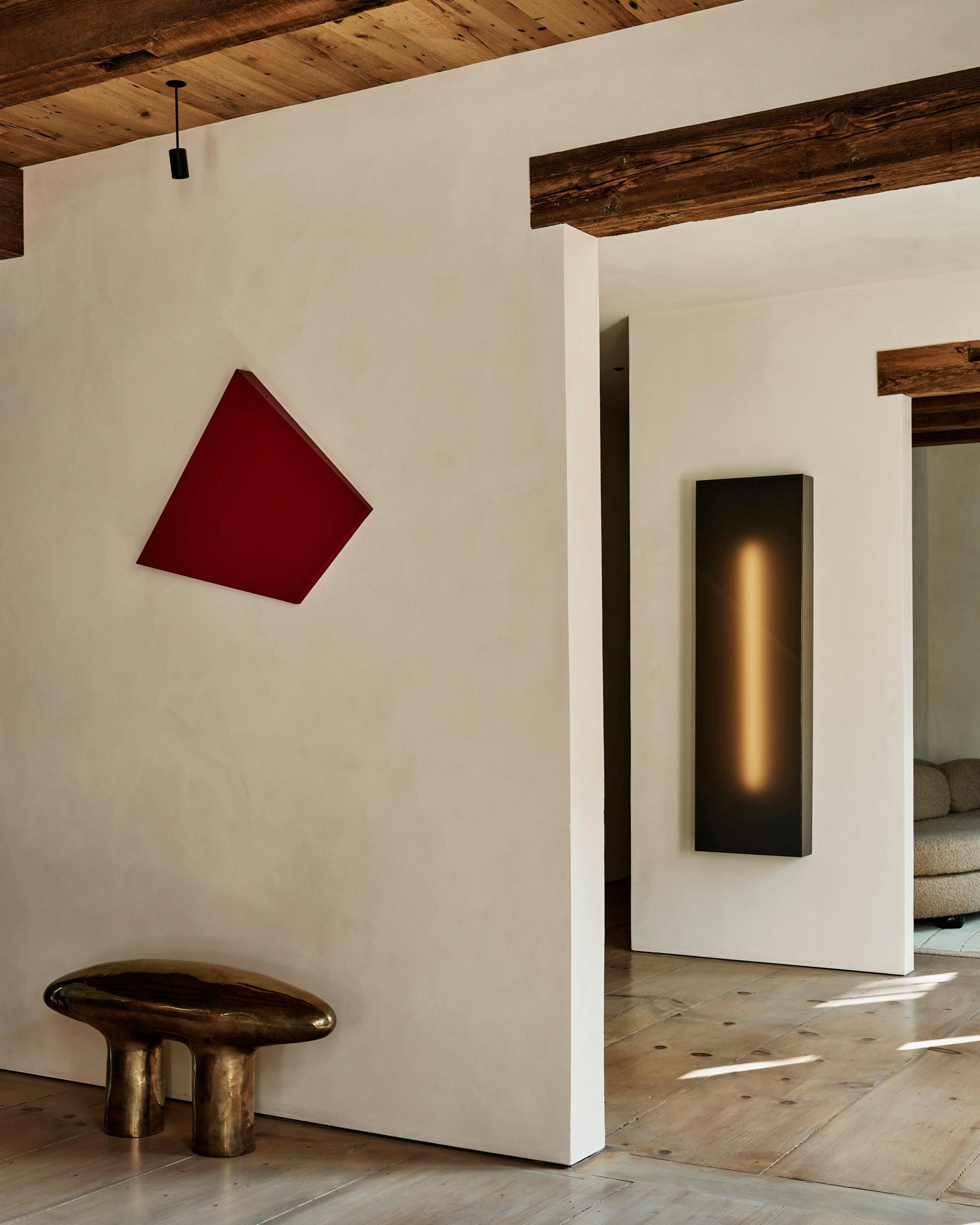 Des tailles et des couleurs personnalisées sont disponibles, veuillez vous renseigner auprès de notre équipe de vente pour plus d'informations.

Influencées par le mouvement artistique de la lumière et de l'espace basé à Los Angeles, les Lumalights