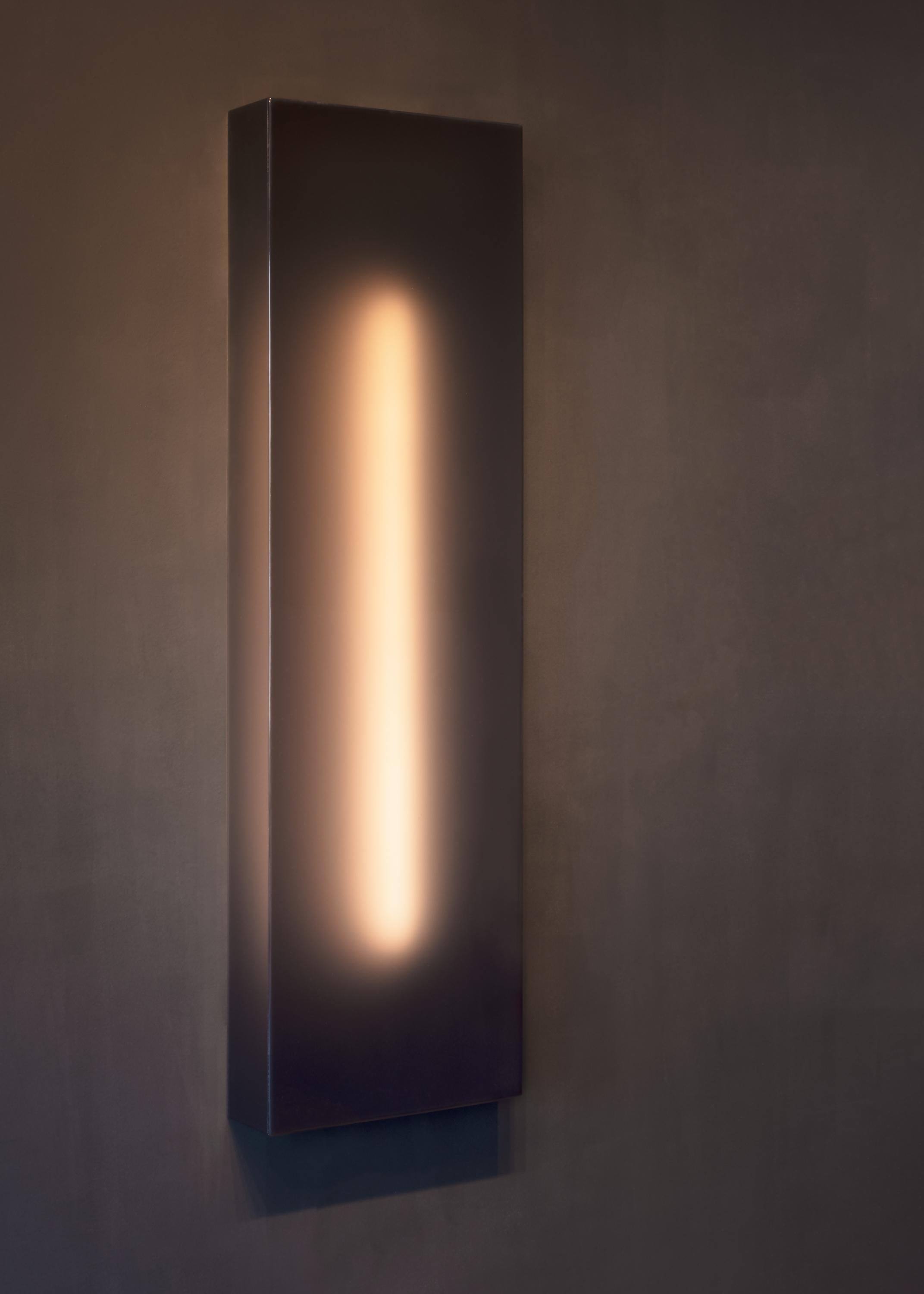 XXIe siècle et contemporain Sculpture lumineuse Aubergine Grey Lumalight de Daniele Albright, 2017 en vente