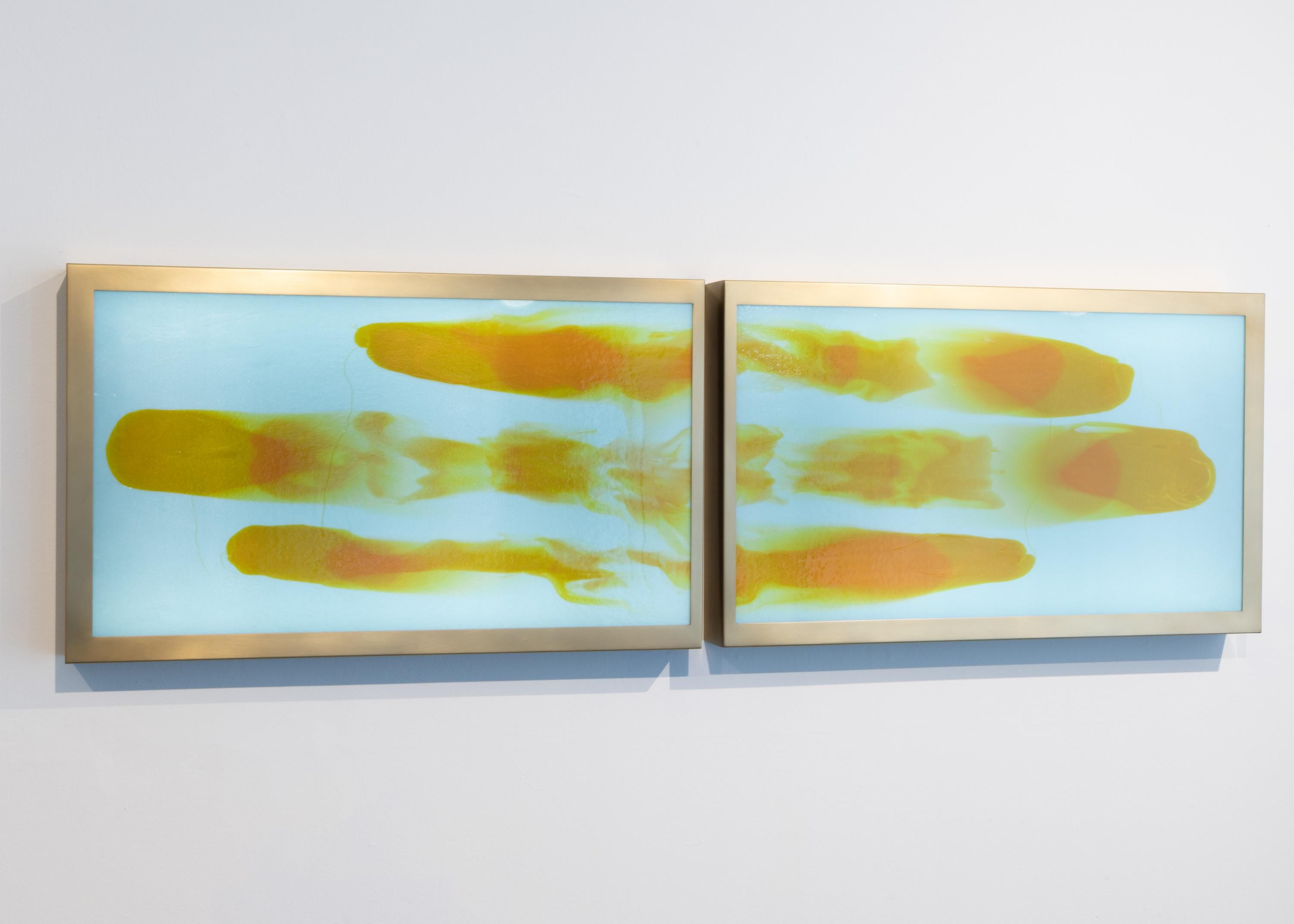 Meltform no.12 est une exploration de la matière, de la couleur et de la lumière. La composition de ces caissons lumineux sculpturaux en verre et en métal est créée par des verres de différentes couleurs fondus et fusionnés ensemble, puis laminés