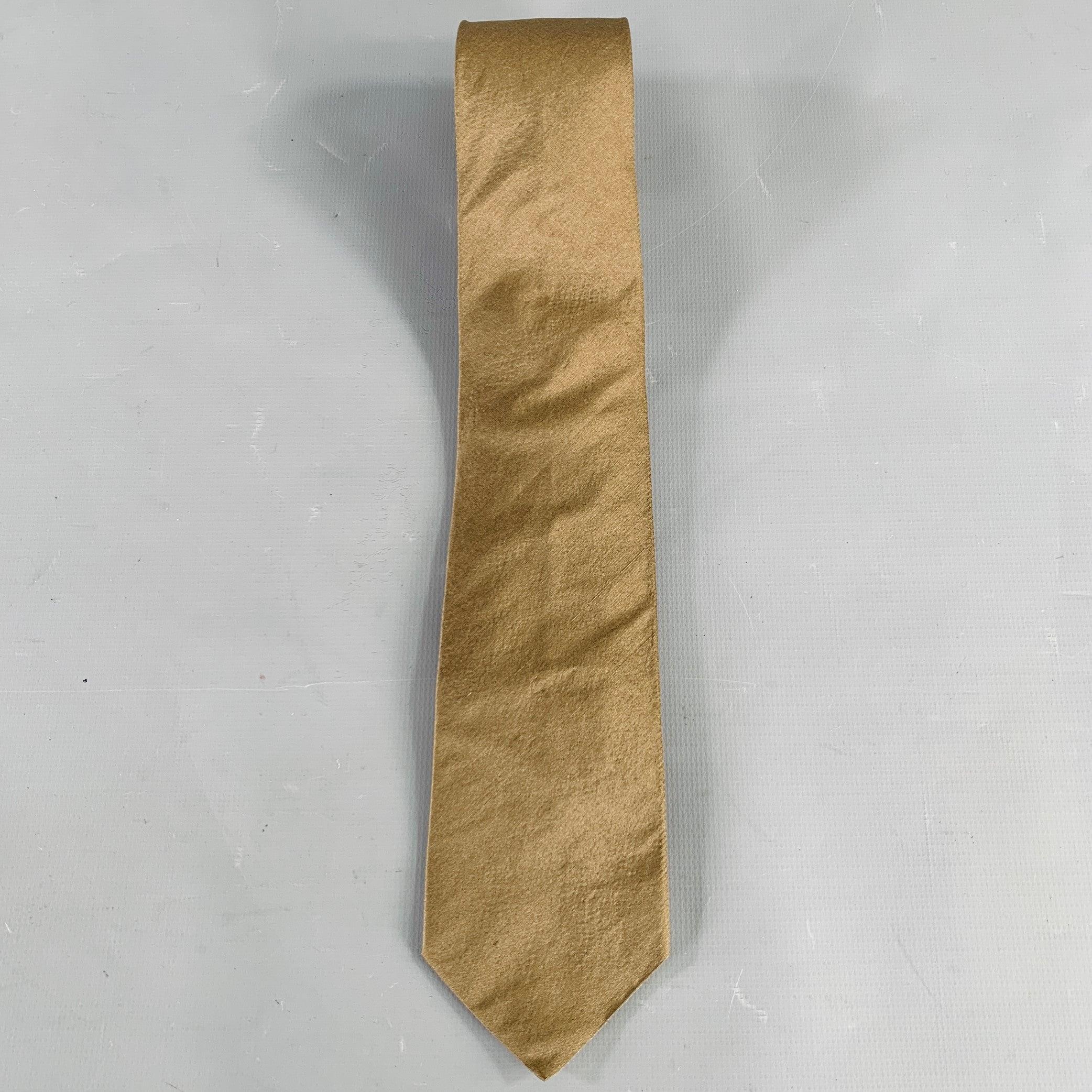 DANIELE ALESSANDRINI necktie
in a brown textured silk featuring a narrow design. Made in Italy.Very Good Pre-Owned Condition. 

Measurements: 
  Width: 2.5 inches Length: 58 inches 
  
  
 
Sui Generis Reference: 135852
Category: Tie
More Details
  
