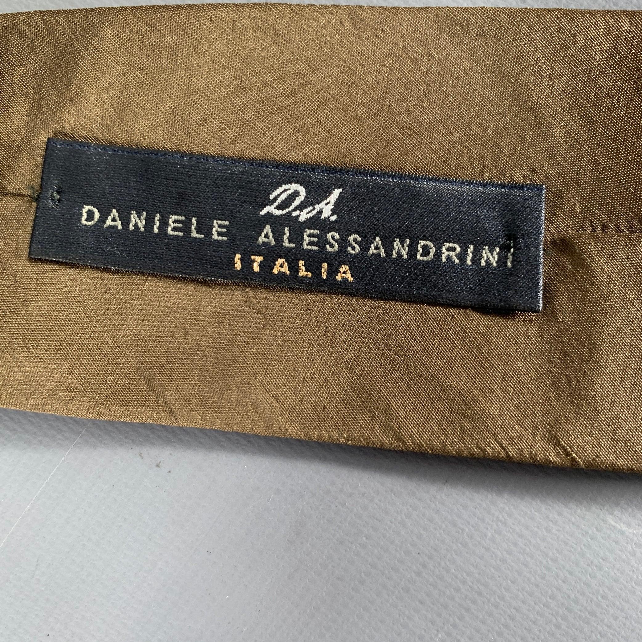 DANIELE ALESSANDRINI Brown Textured Silk Tie In Good Condition For Sale In San Francisco, CA