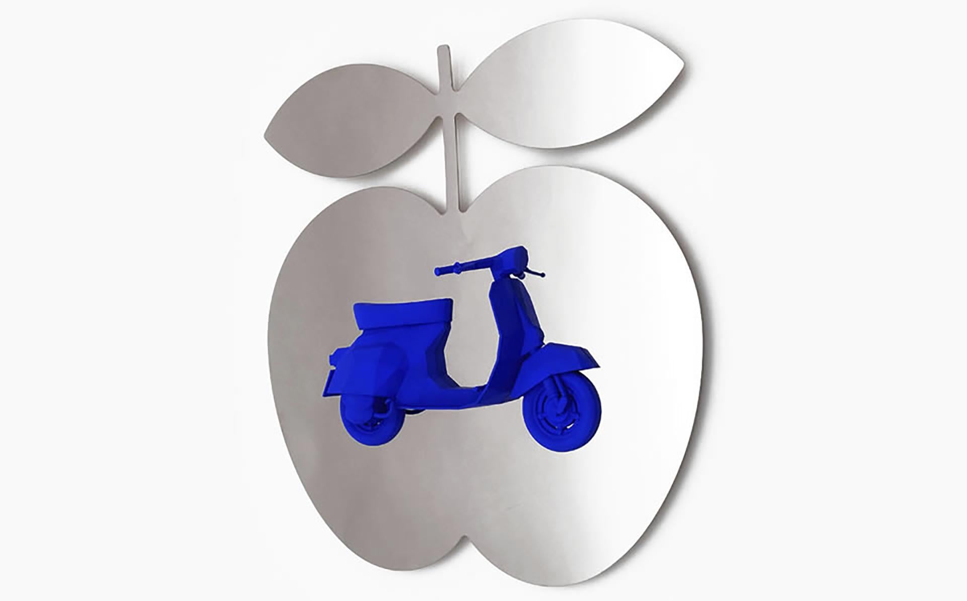 TITLE: Chi Vespa?
ARTIST: Daniele Basso
YEAR: 2018
MEDIUM TYPE: Sculpture
MEDIUM/MATERIALS: Stainless Steel mirror, resin and Blue Colour
DIMENSIONS: 50 x 50 cm

