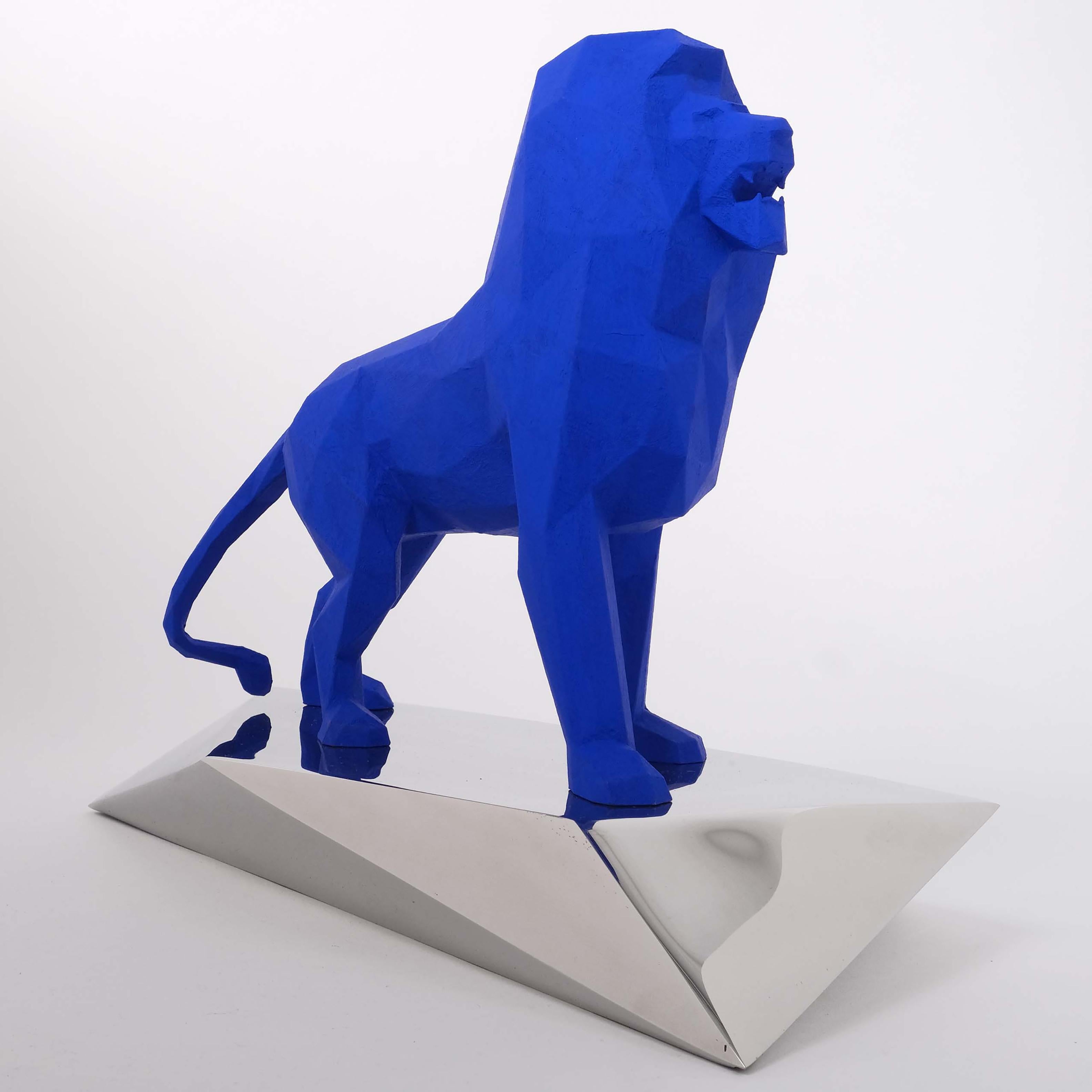 Hic Sunt Leones Blue - Sculpture by Daniele Basso