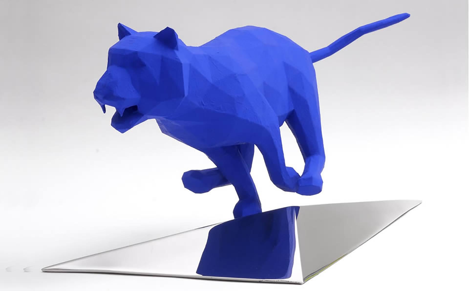 TITLE: ROARR -TANTANTAN
ARTIST: Daniele Basso
YEAR: 2020
MEDIUM TYPE: Sculpture
MEDIUM/MATERIALS: Stainless steel mirror finished by hands and resin blue
DIMENSIONS: 22 x 43 x h 20 cm
WEIGHT: 3 kg

Indomitable symbol of wild nature, it evokes the