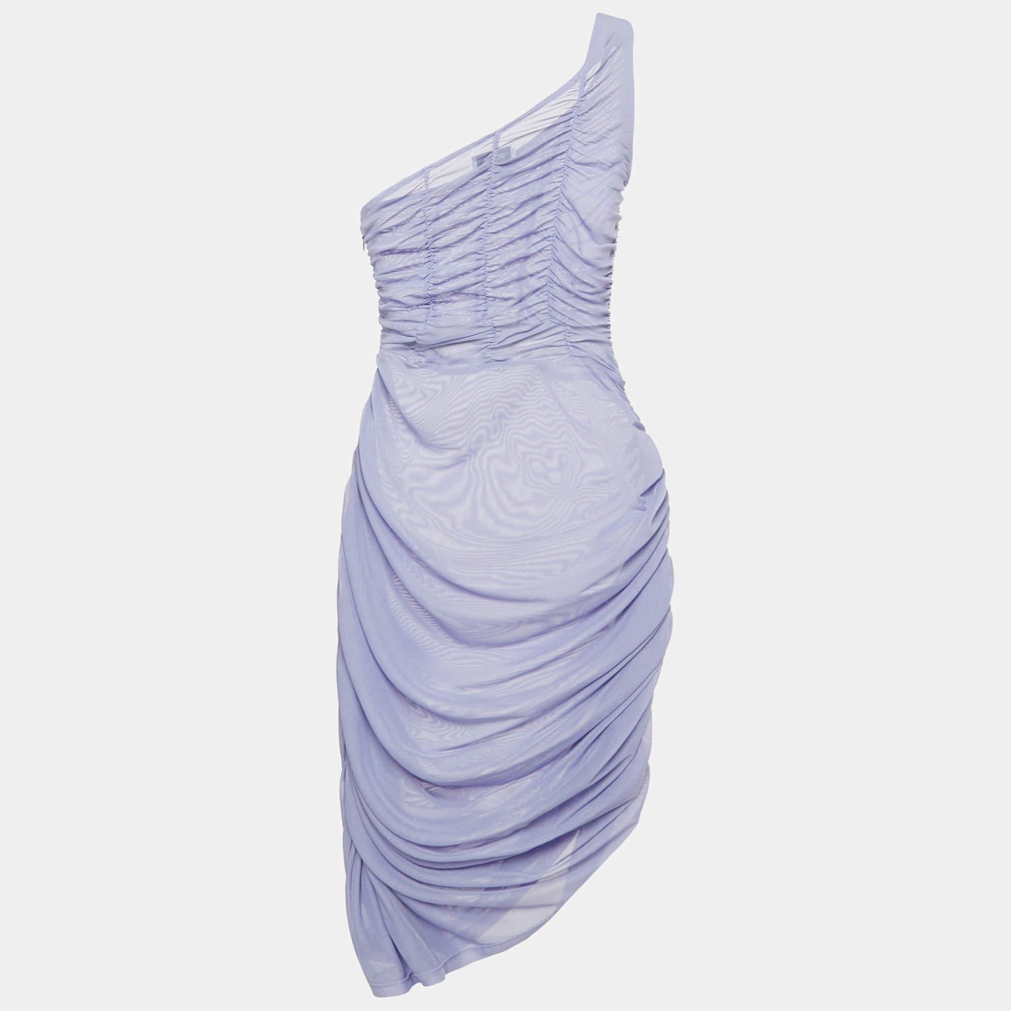 Experimenta el placer de la sastrería experta con este vestido de diseño para mujer. Fabricado meticulosamente  ofrece un ajuste impecable y detalles de lujo  garantizando un confort inigualable. Esta hermosa creación elevará tu estilo sin esfuerzo.