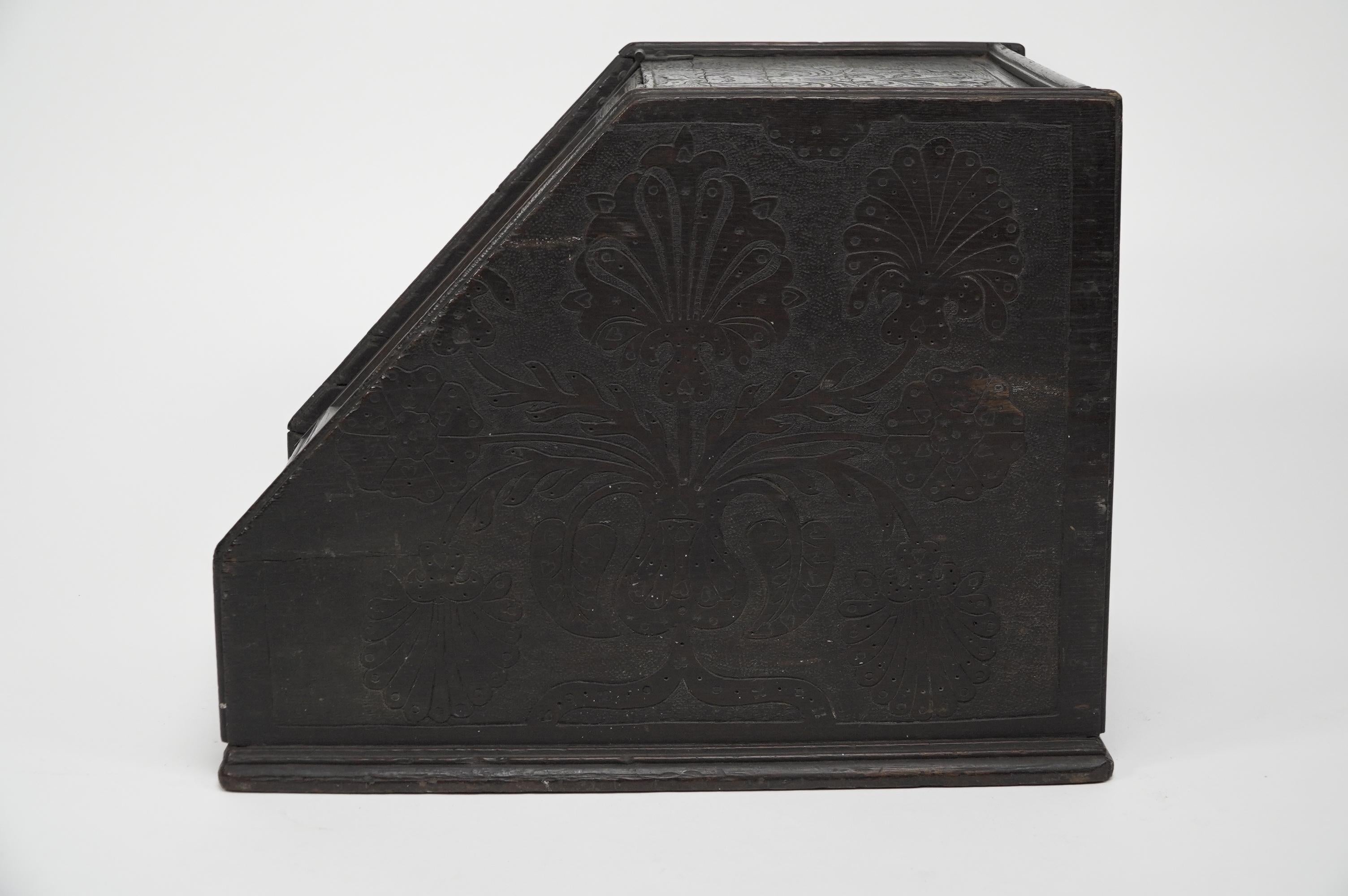 Late 19th Century Danier Cottier (style of). An Aesthetic Movement dark oak coal box For Sale