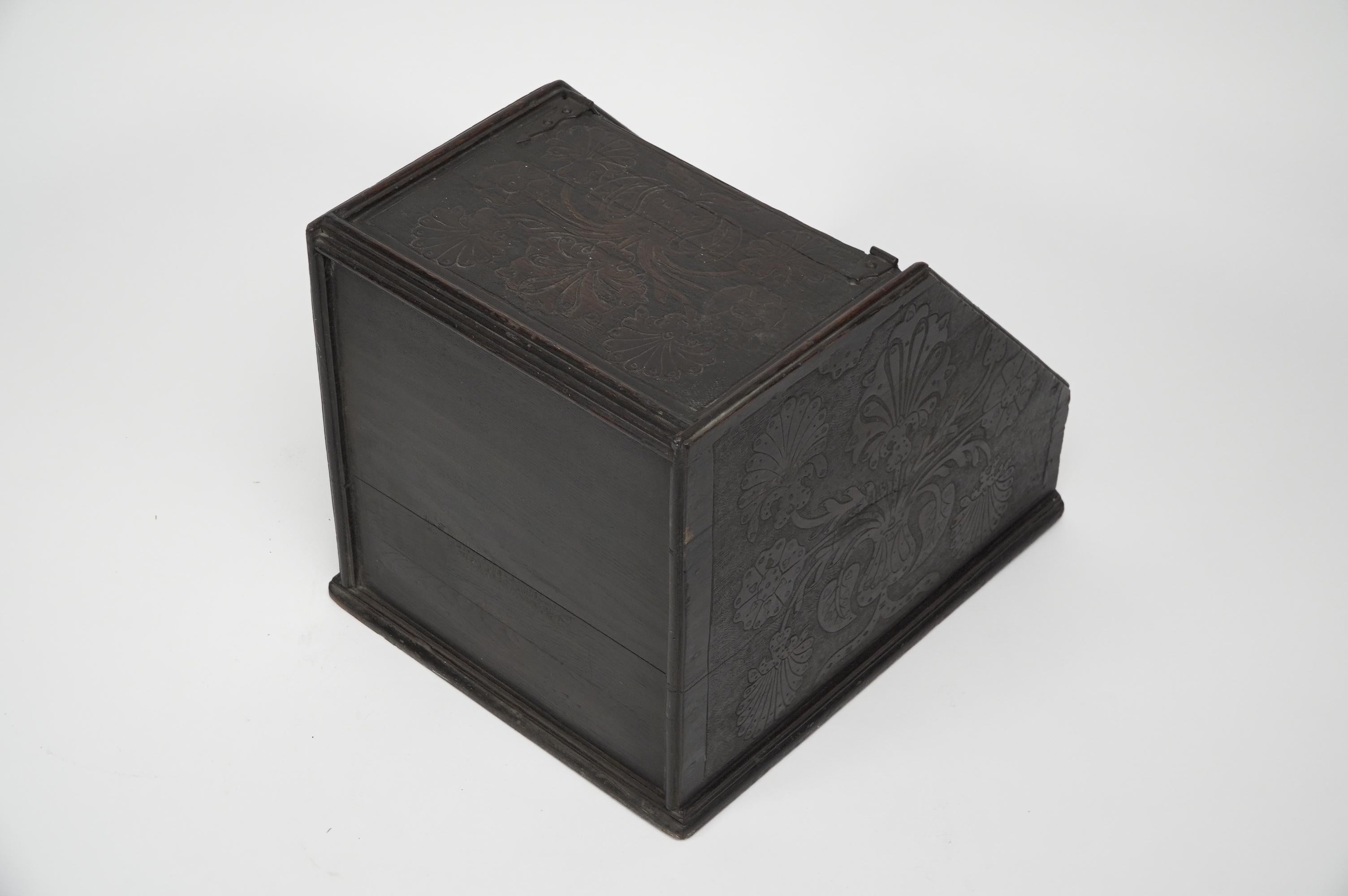 Oak Danier Cottier (style of). An Aesthetic Movement dark oak coal box For Sale