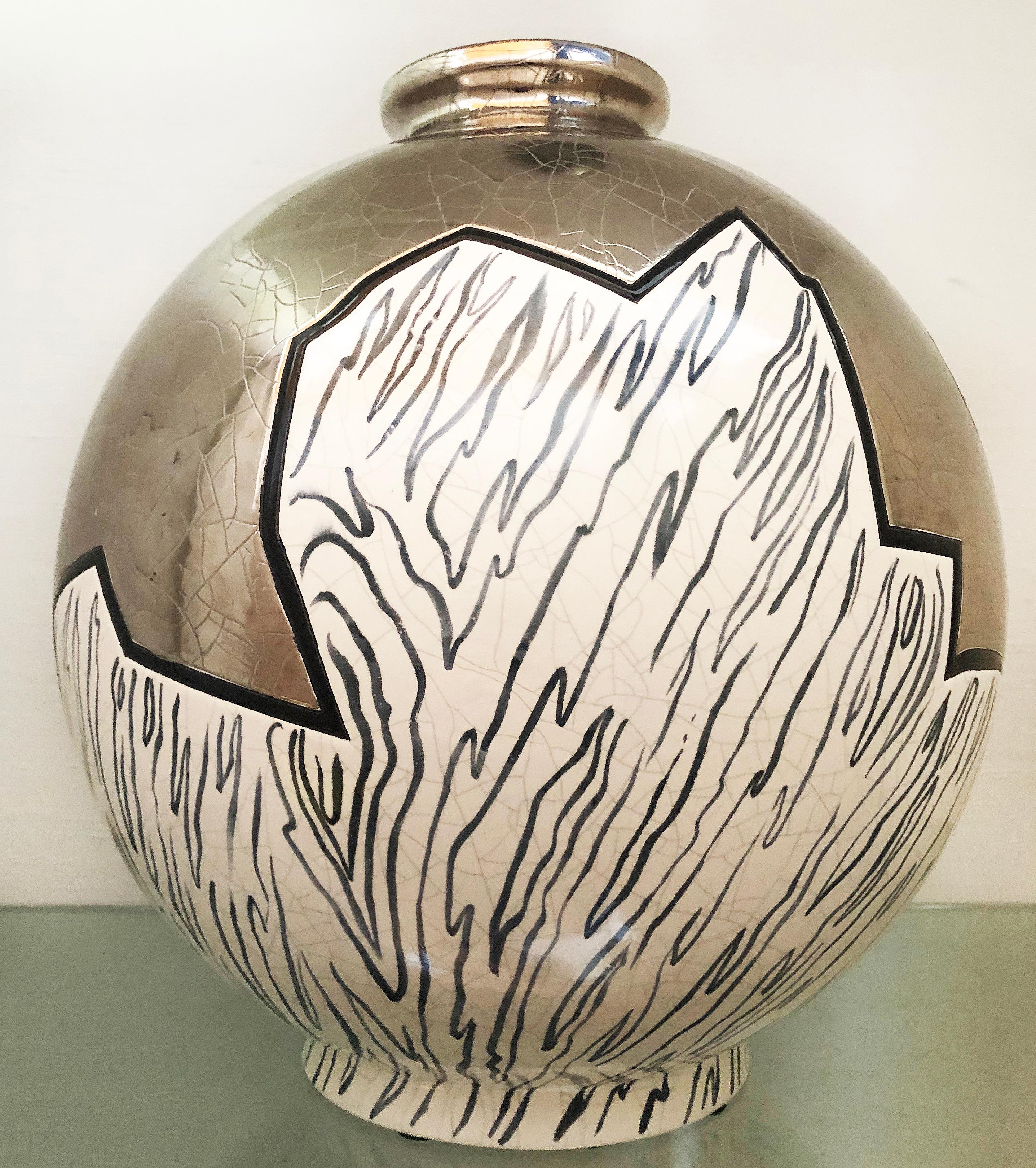 Danilllo Curetti Emaux de Longwy Fayence-Vase mit dem Titel „Banquise“ 39/50 (Französisch) im Angebot