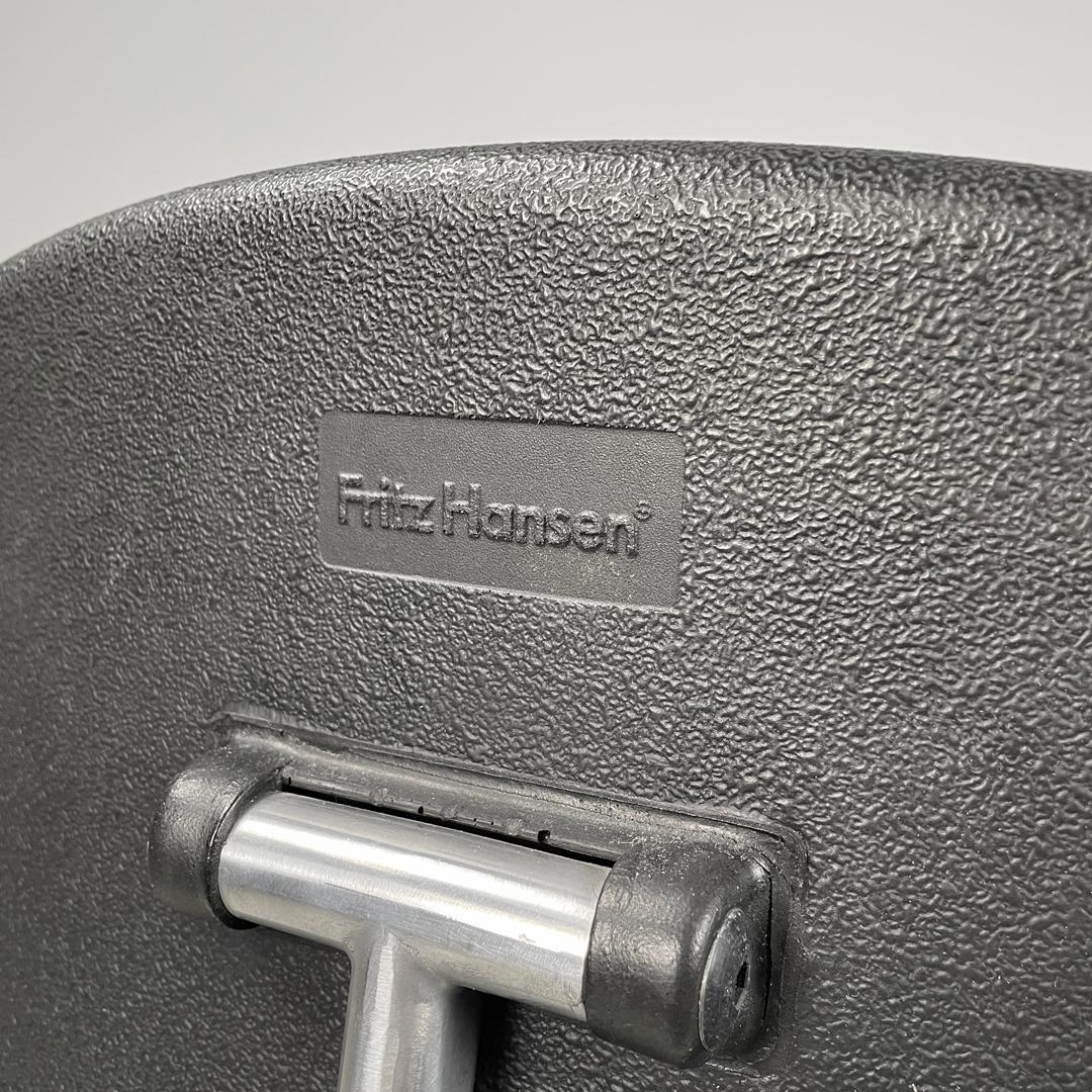 Danis modern black rubber and metal swivel office chairs by Fritz Hansen, 1980s For Sale 12
