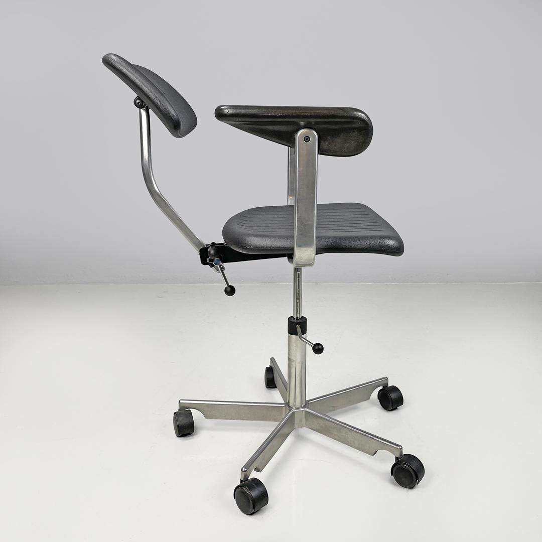 Late 20th Century Danis modern black rubber and metal swivel office chairs by Fritz Hansen, 1980s For Sale