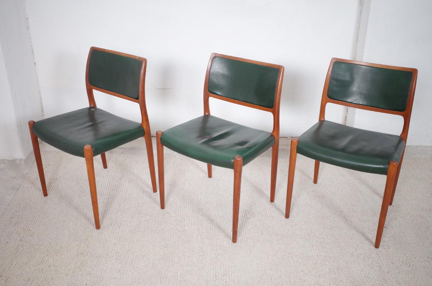 Mid-Century Modern Dänische Modell 80 Esszimmerstühle aus Teak von Niels O. Møller 1960er Jahre For Sale