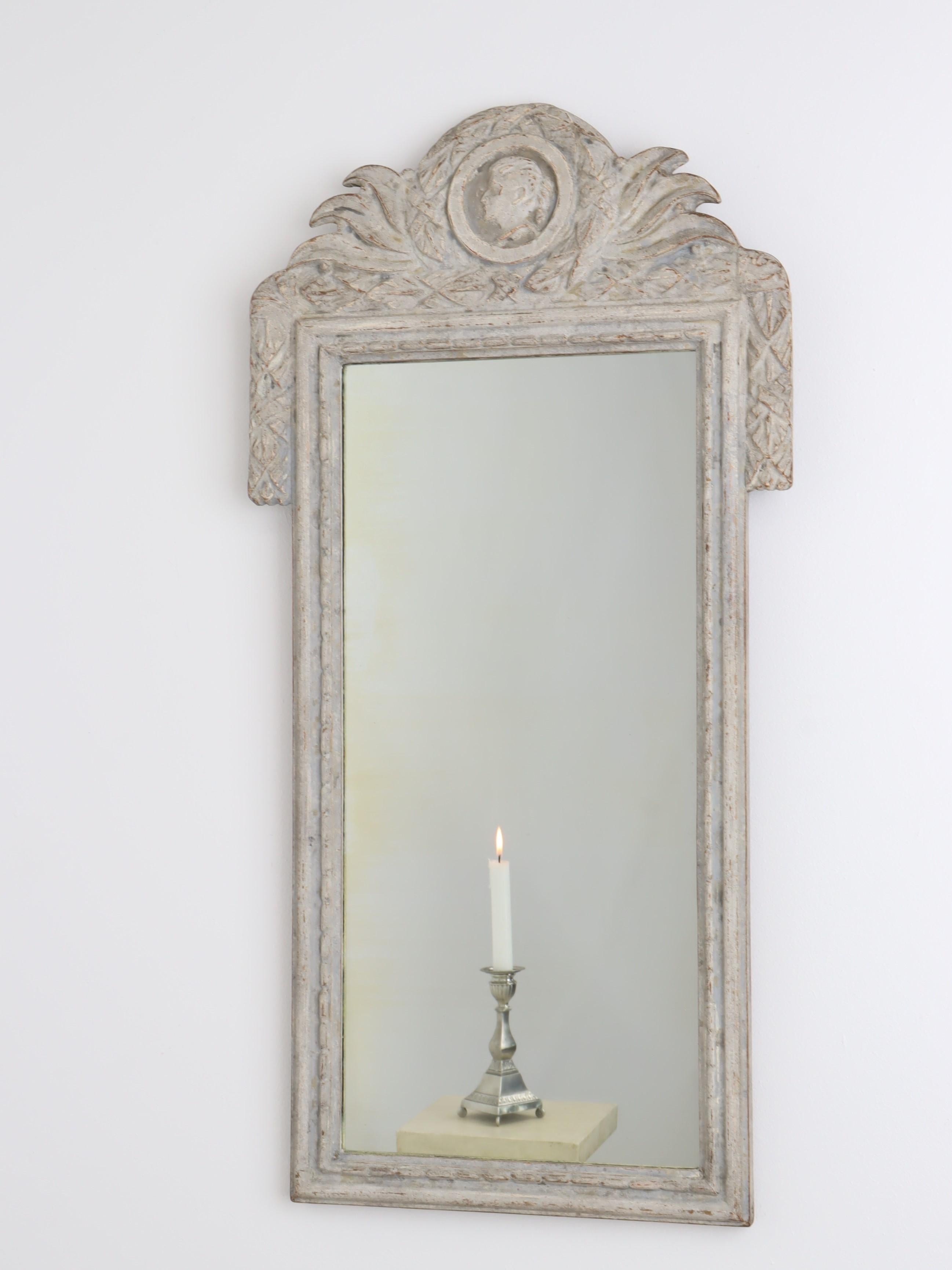 Danish 1800s Gustavian Gray Painted Wood Mirror with Medallion Carved Crest In Good Condition In Atlanta, GA