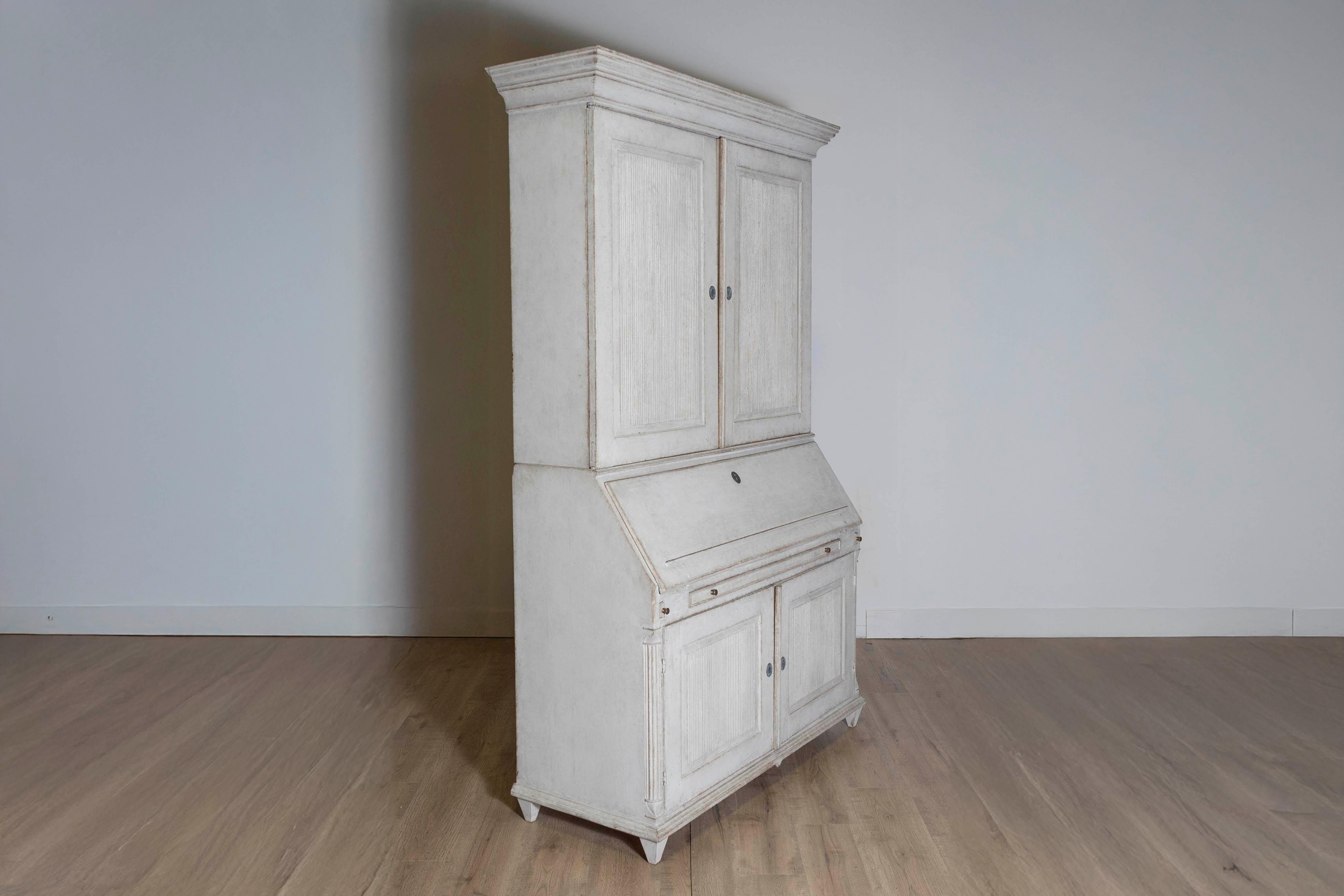 Danish 1810s Beige Gray Painted Two-Part Tall Secretary with Slant-Front Desk In Good Condition For Sale In Atlanta, GA