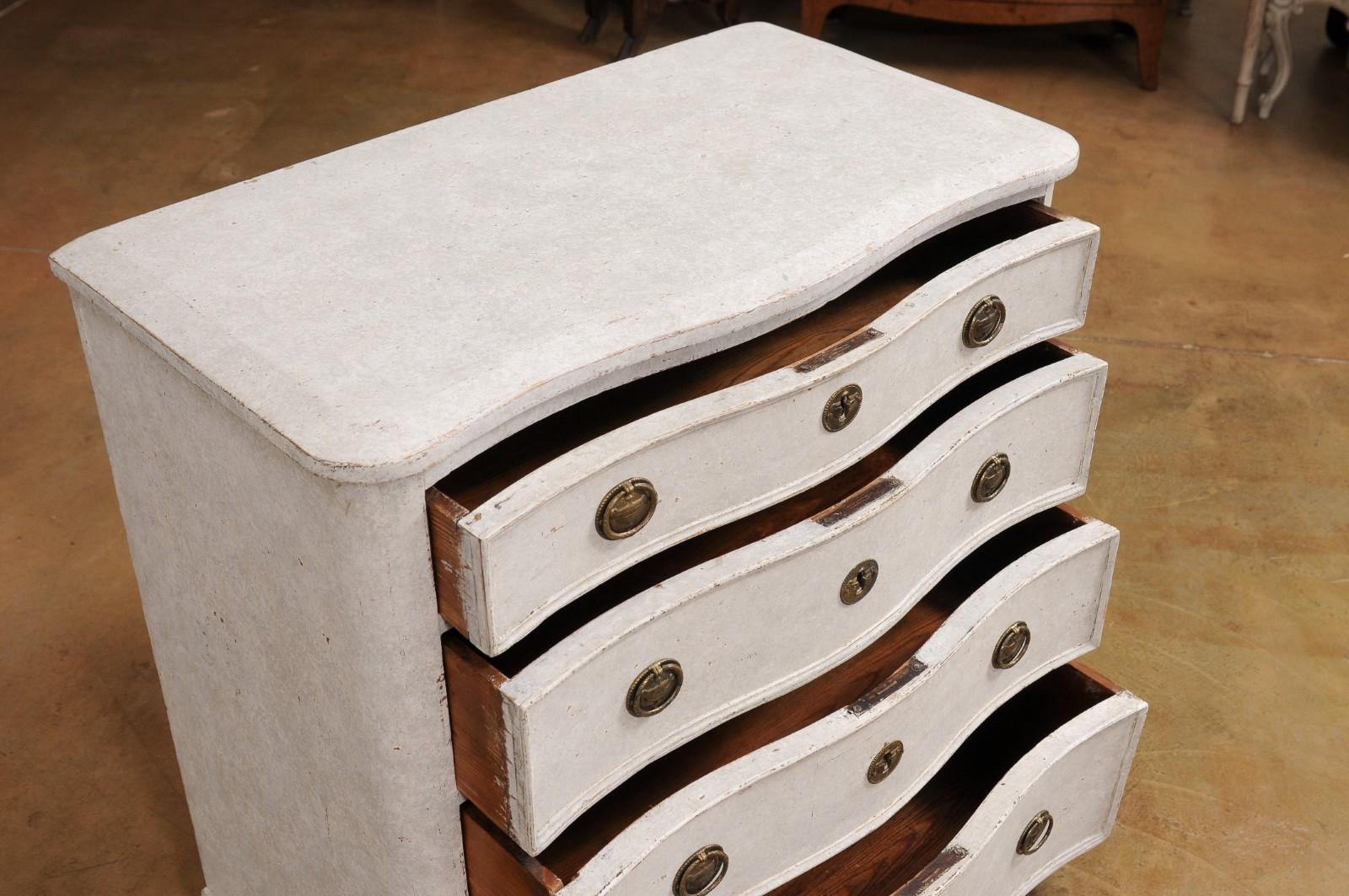 Danish 1880s Off White Painted Serpentine Front Chest with Graduated Drawers For Sale 1
