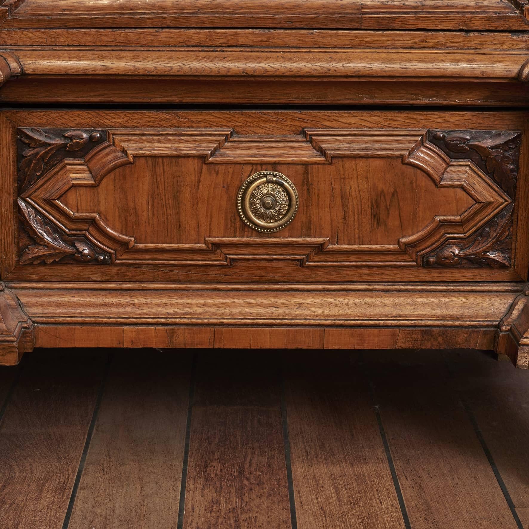 Danish 18th Ctr. Kast ou Armoire Manoir Baroque en Noyer et Oak Oak en vente 8