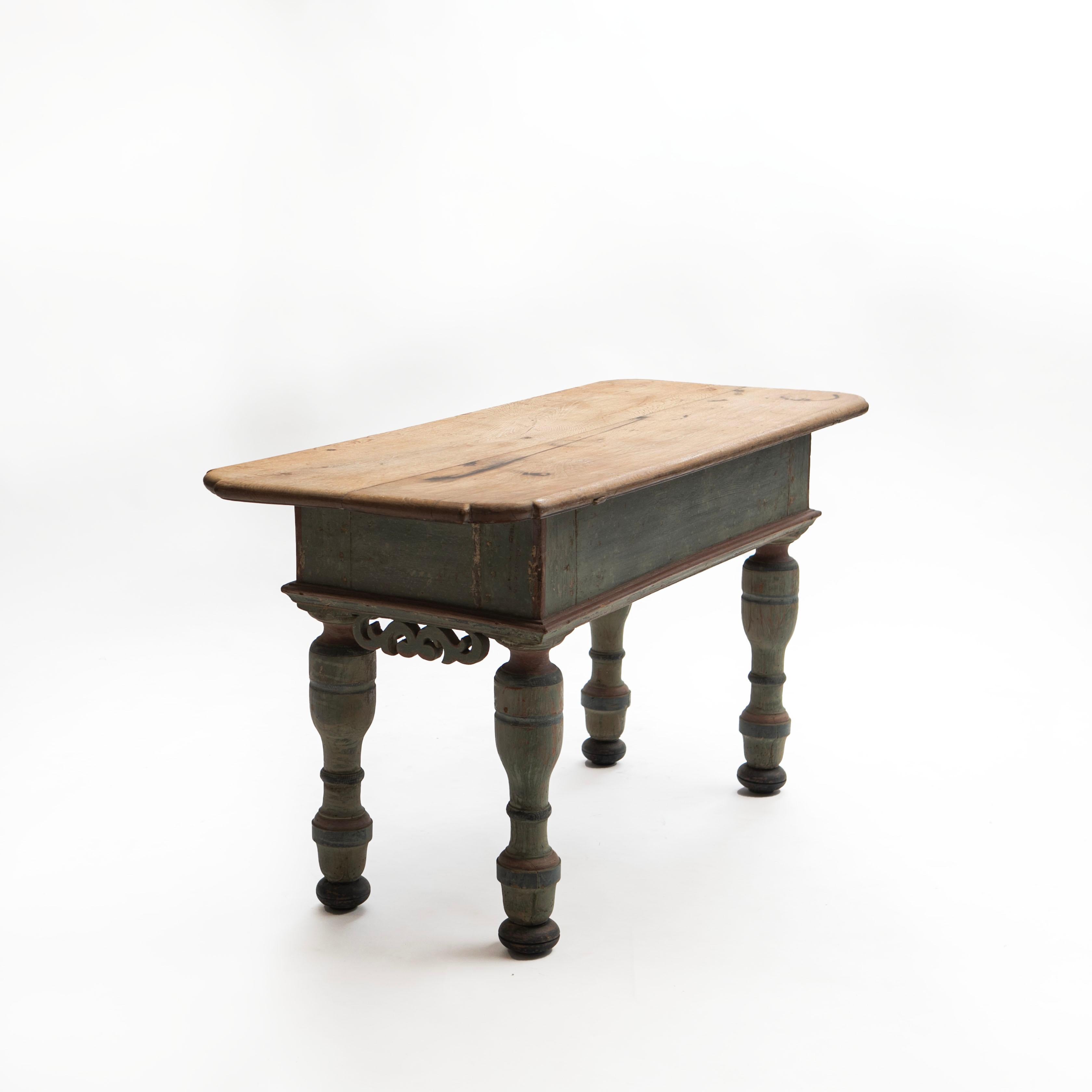 Danish 18th Century Baroque Table With Two Drawers and Original Paint In Good Condition For Sale In Kastrup, DK
