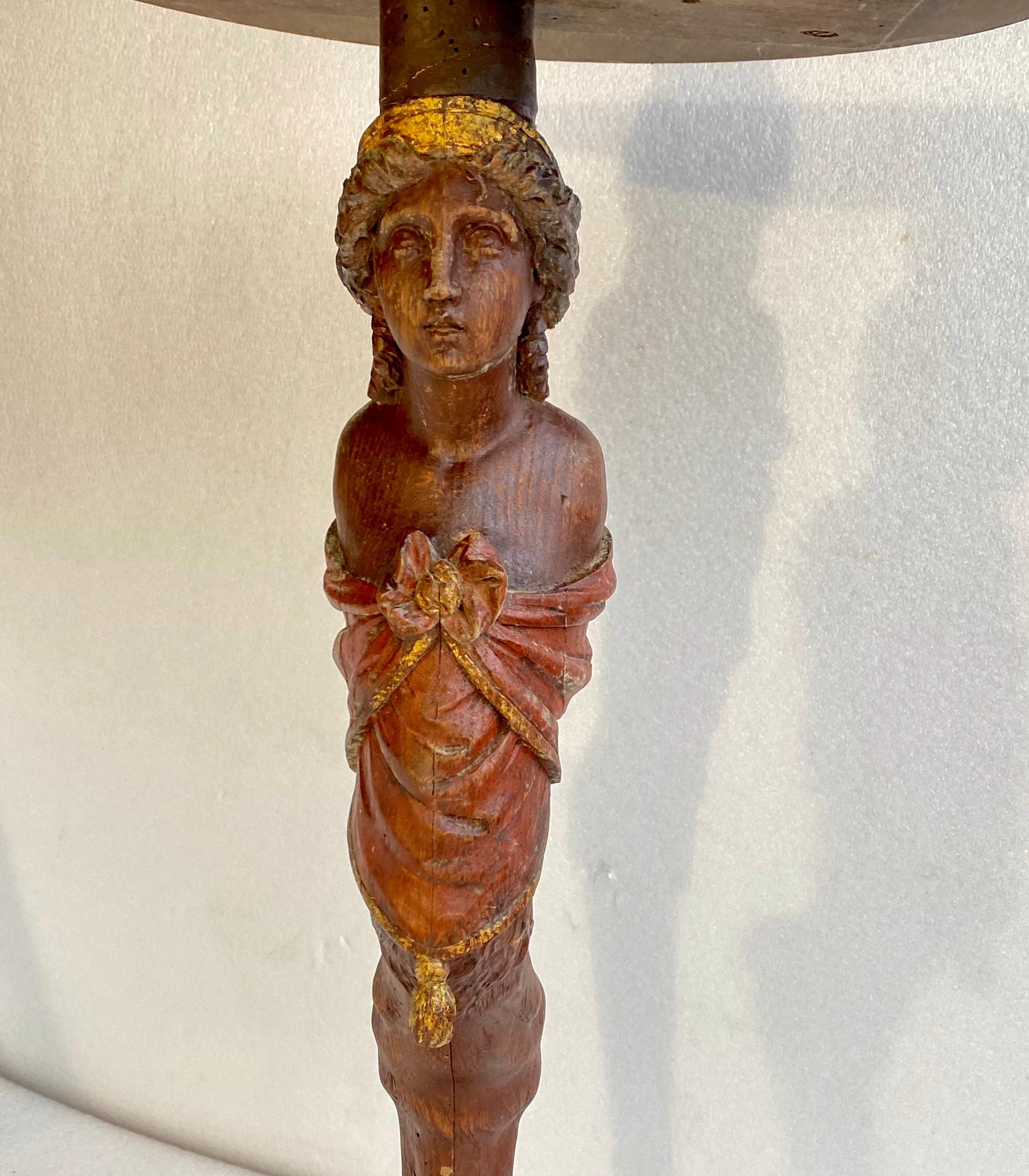 Guéridon danois du XVIIIe siècle à tête de figurine avec piédestal en vente 4