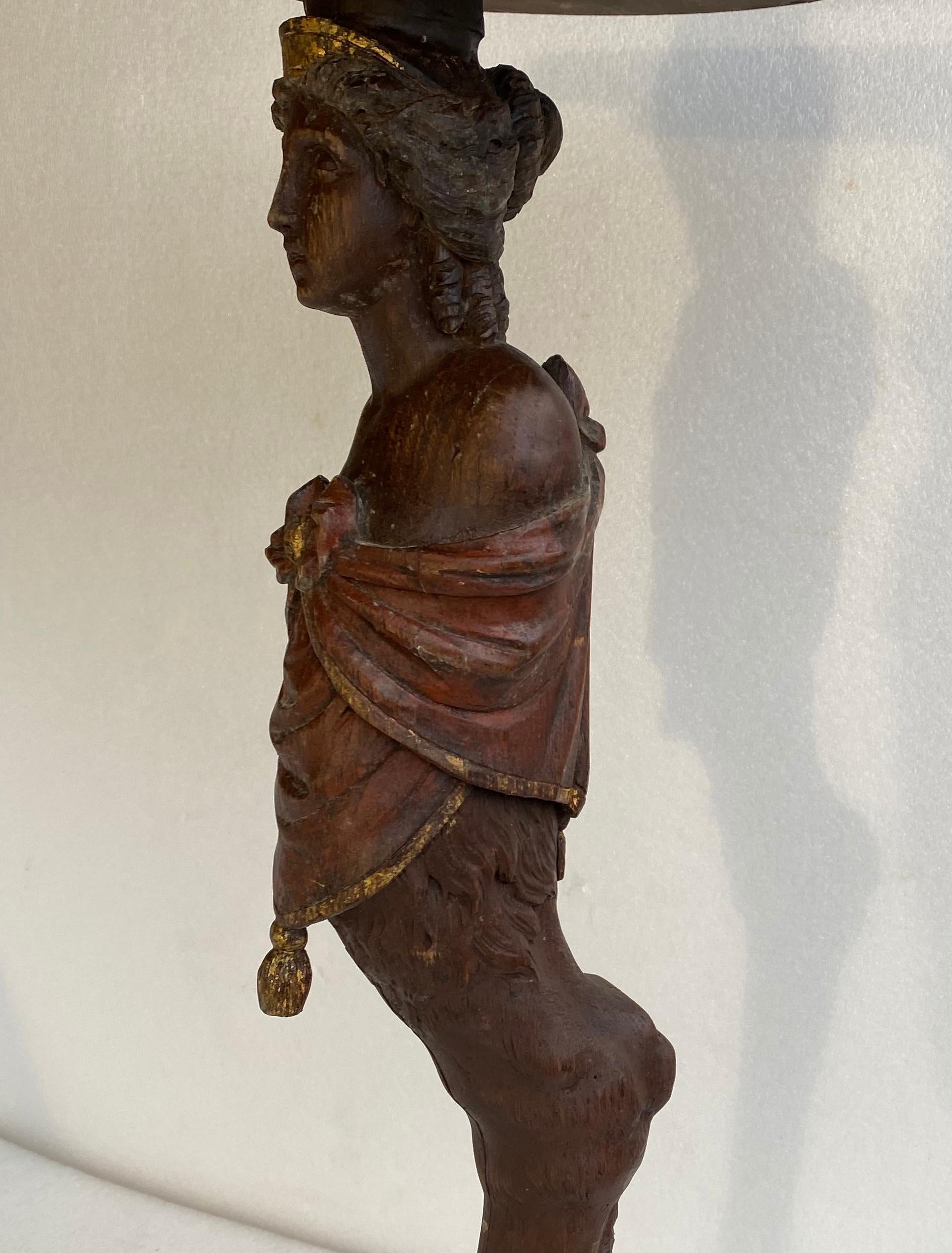 Guéridon danois du XVIIIe siècle à tête de figurine avec piédestal en vente 6