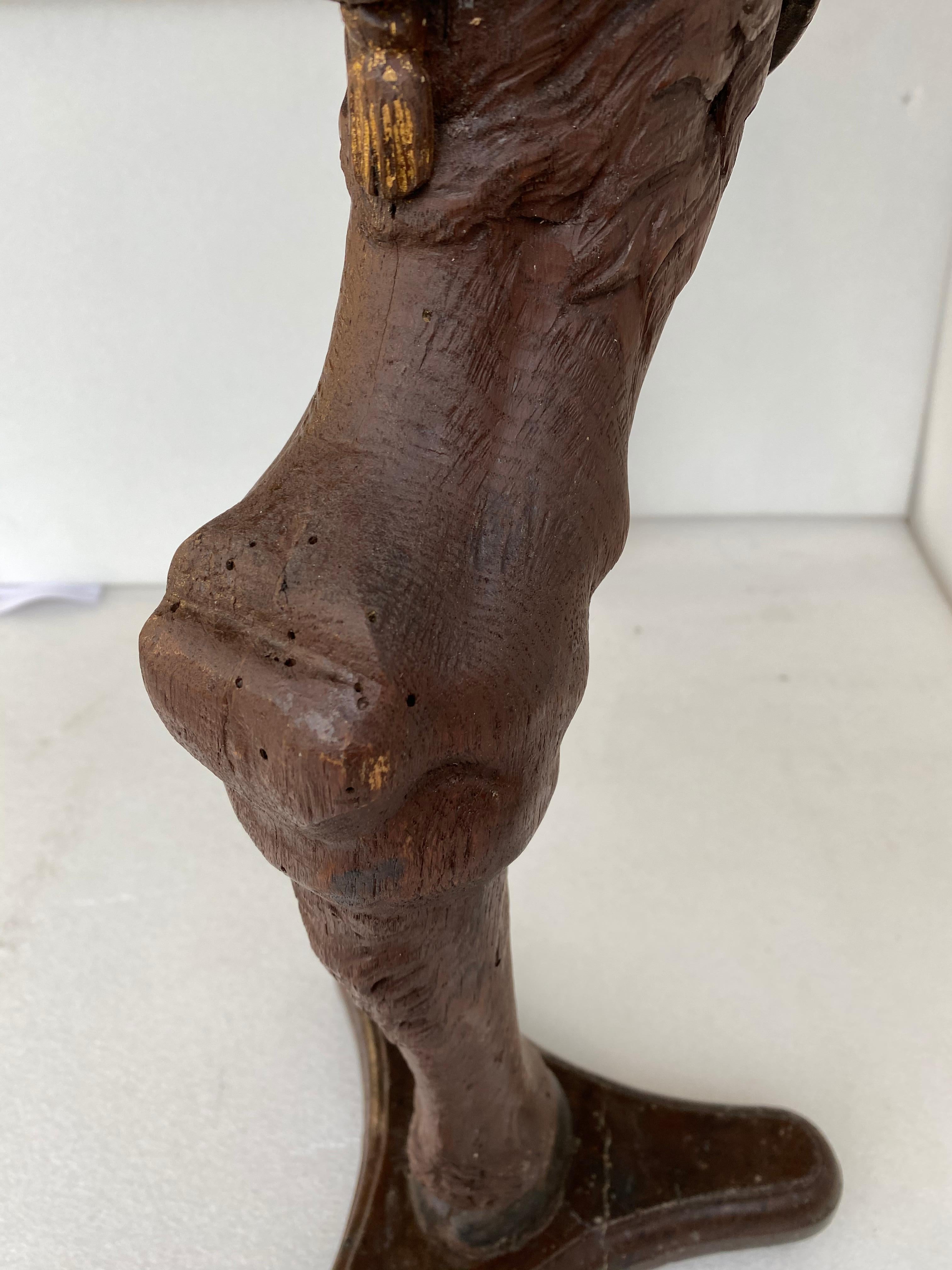 Guéridon danois du XVIIIe siècle à tête de figurine avec piédestal en vente 9