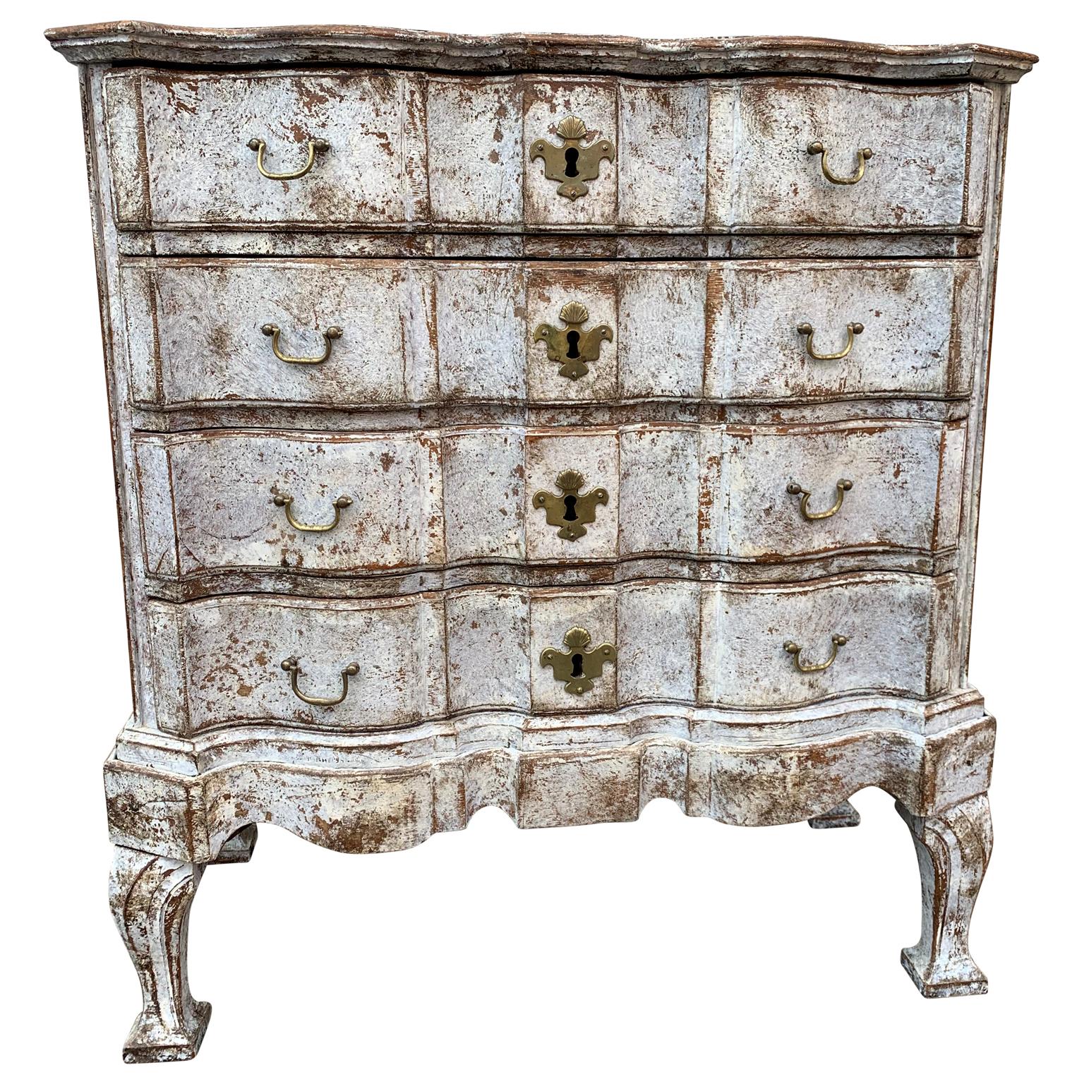 Danish 18th century painted Régence four drawer dresser with original locks and hardware.
EUR 175 delivery to most areas of London UK, The Netherlands, Belgium, Denmark, Sweden and Northern Germany.