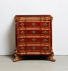 Dänische Rokoko-Kommode aus Nussbaumholz Mathias Ortmann aus dem 18. Jahrhundert