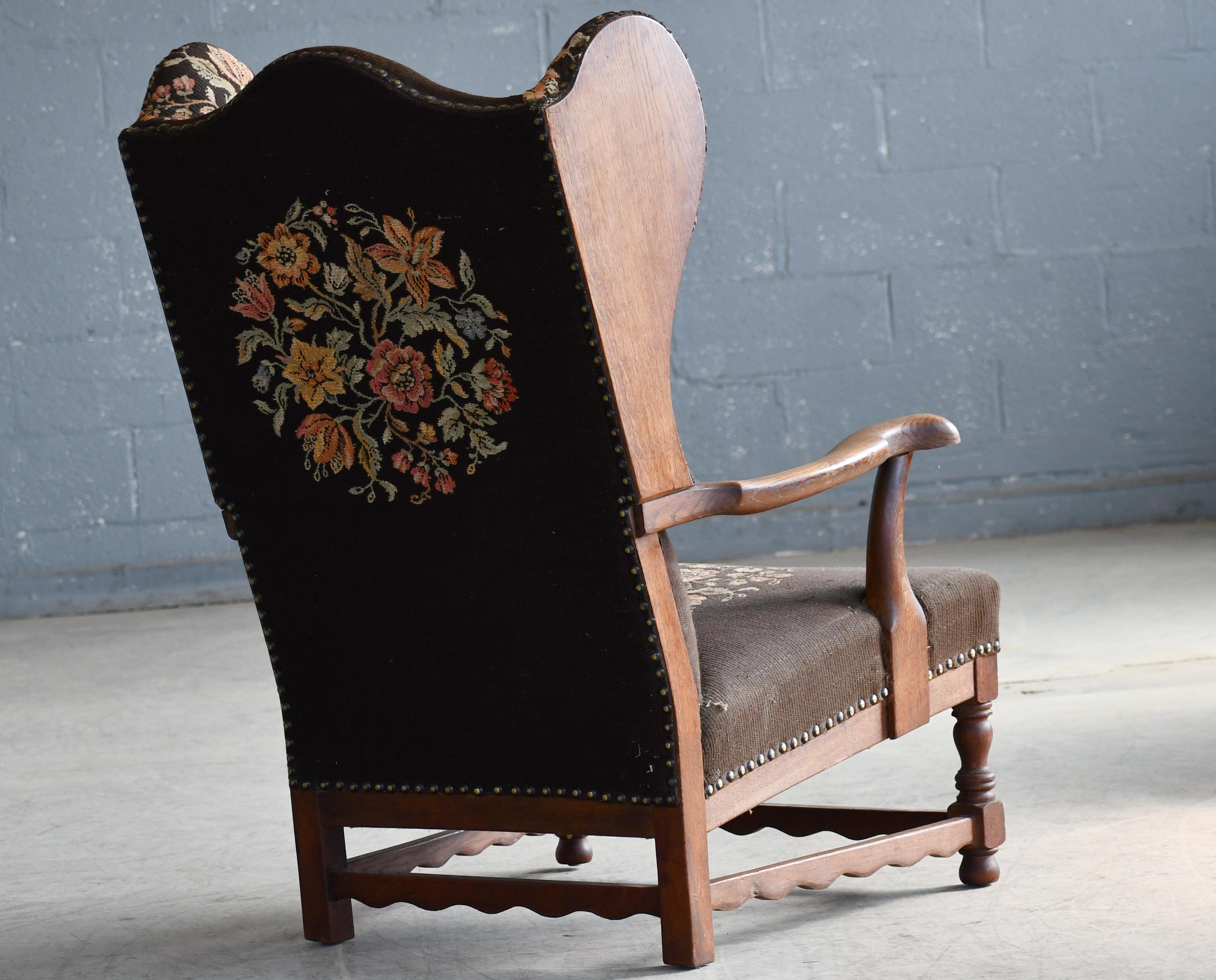 Dänischer Ohrensessel im Landhausstil der 1930-40er Jahre aus massiver Eiche im Angebot 4