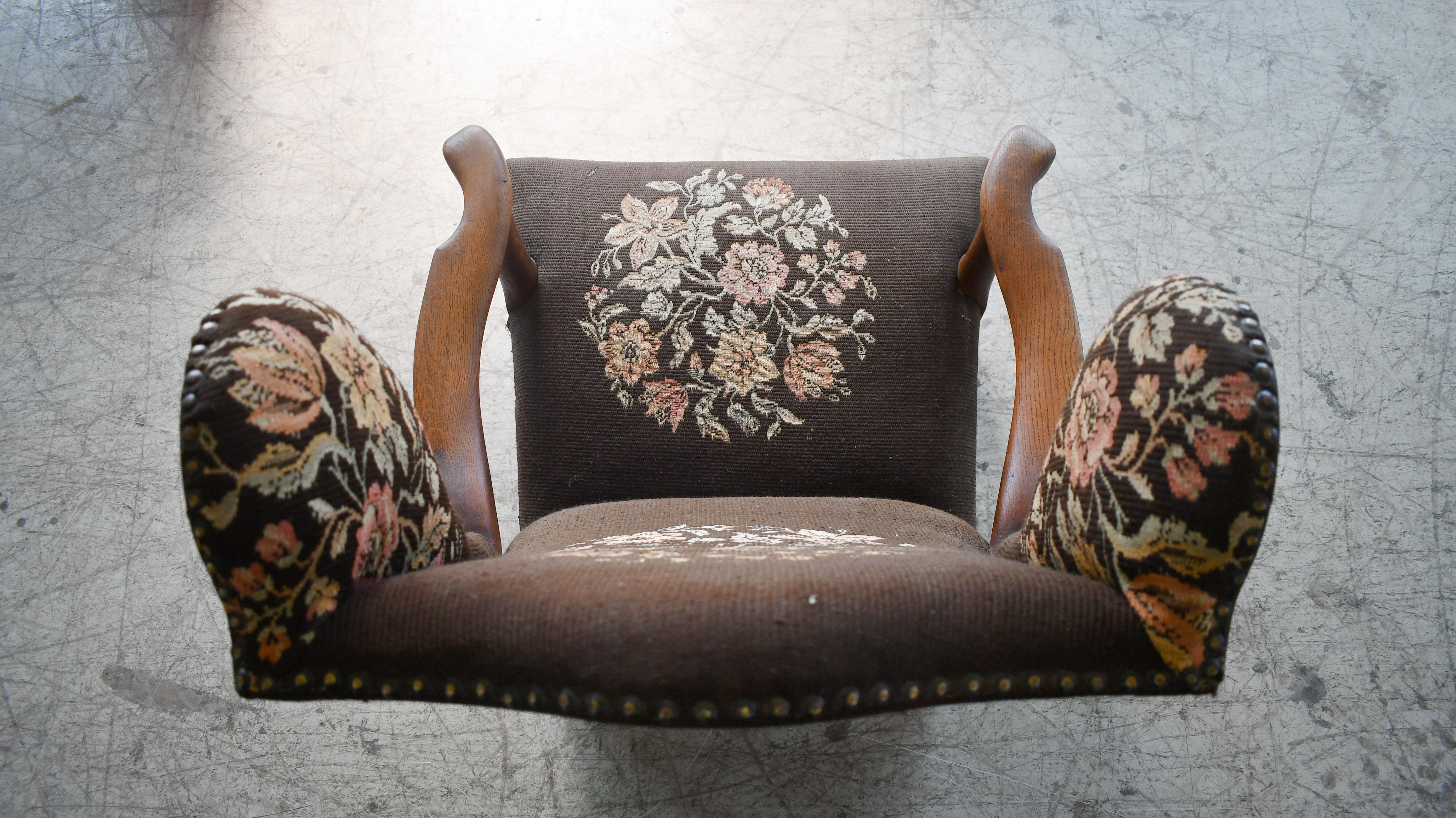 Dänischer Ohrensessel im Landhausstil der 1930-40er Jahre aus massiver Eiche im Angebot 1