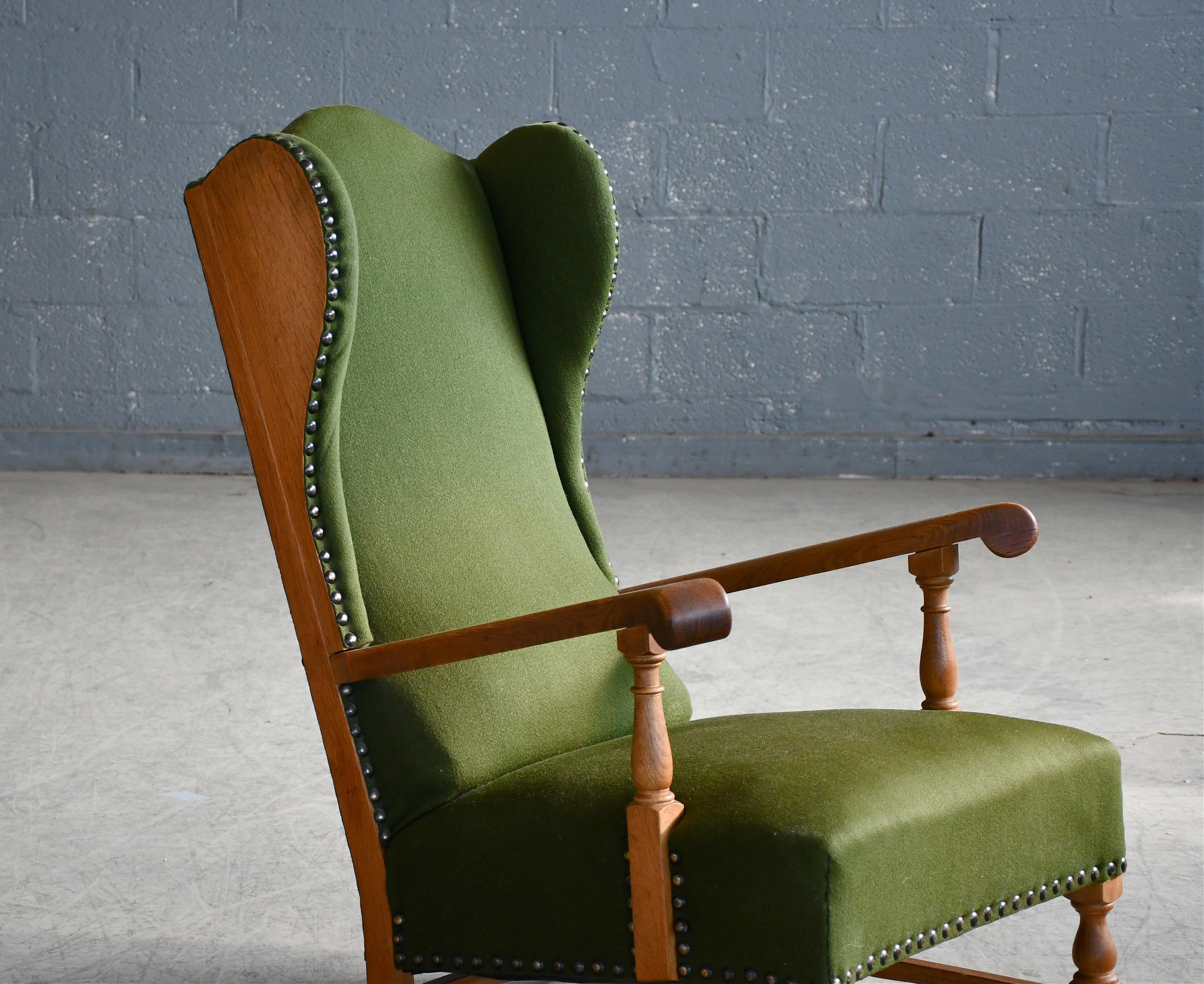 Danish 1930-40s Midcentury Farm Style Wingback Armchair in Solid Oak In Good Condition For Sale In Bridgeport, CT