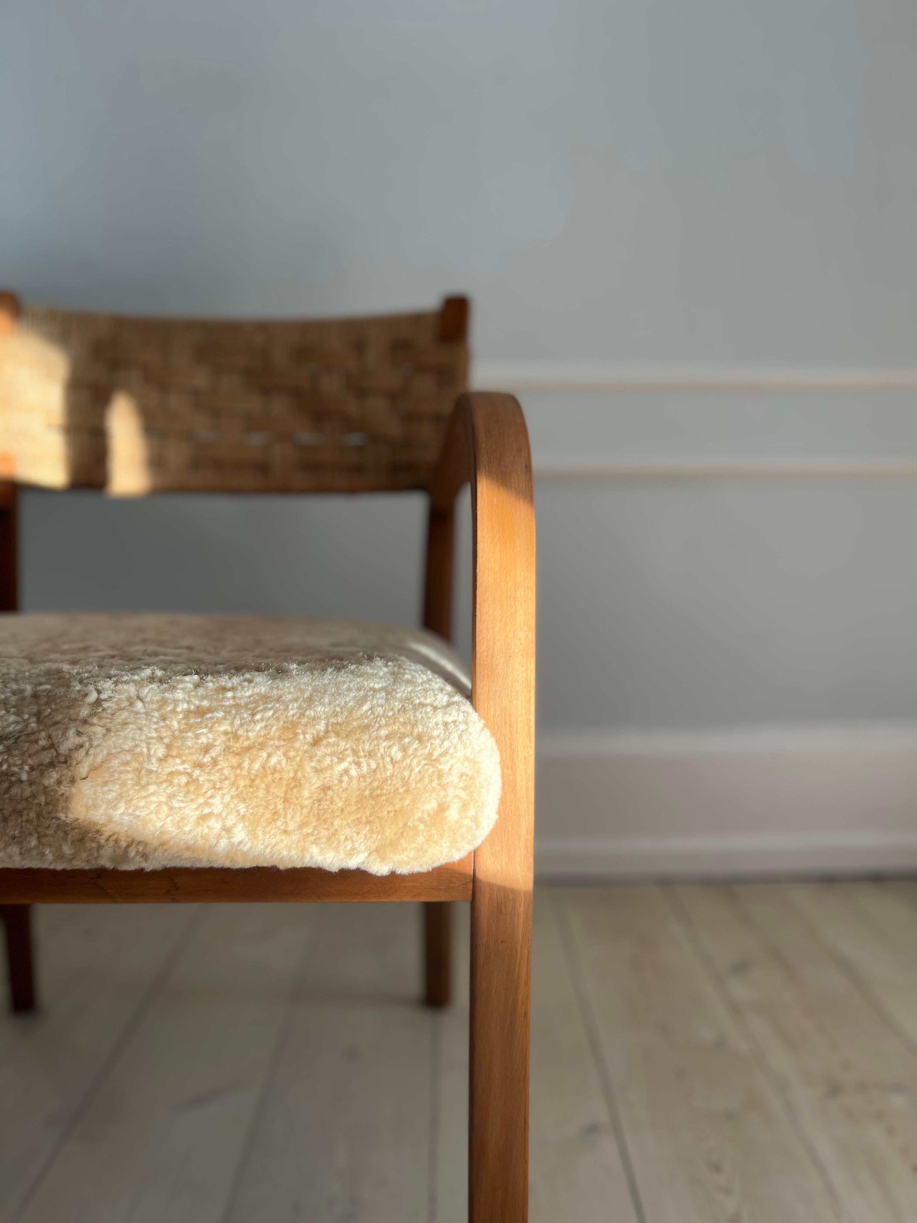 Danish 1930s armchair with reupholstered seat i soft lambskin For Sale 4