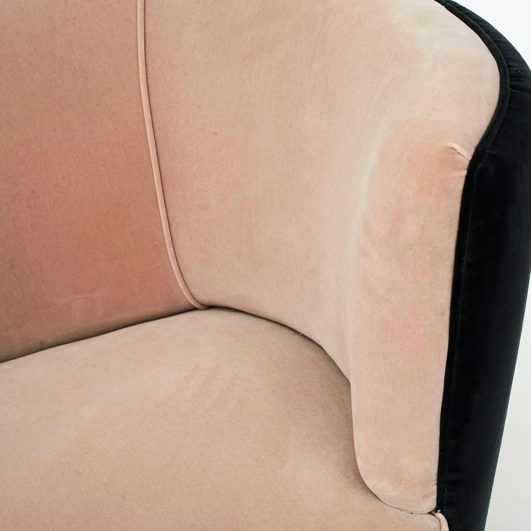 Dänisches geschwungenes Sofa oder Loveseat in Bananenform aus den 1930er Jahren in Nude und dunkelgrauem Samt (20. Jahrhundert) im Angebot