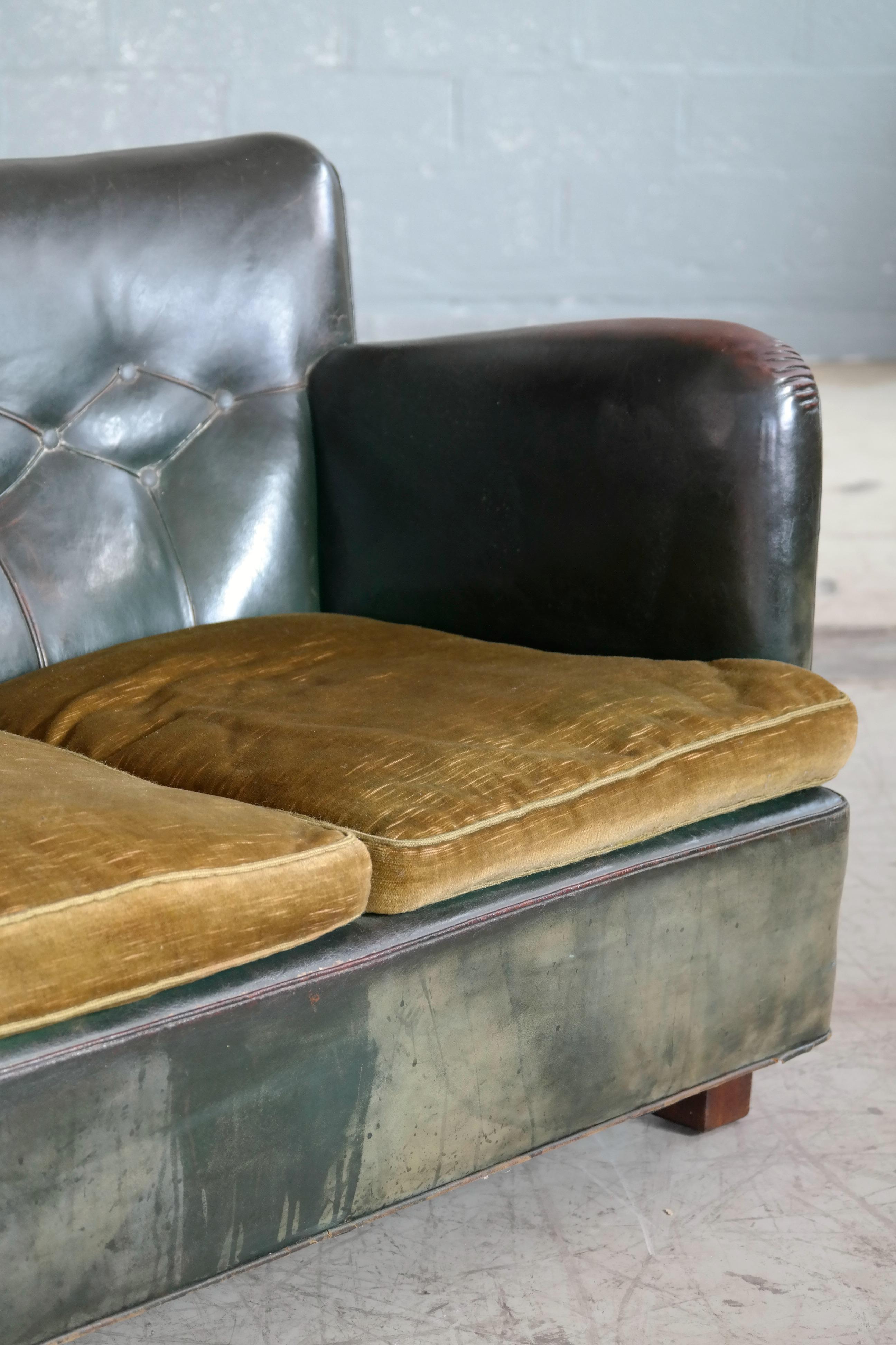 Danish 1930s Boesen and Lassen Style Tufted Club Sofa in Green Leather 1