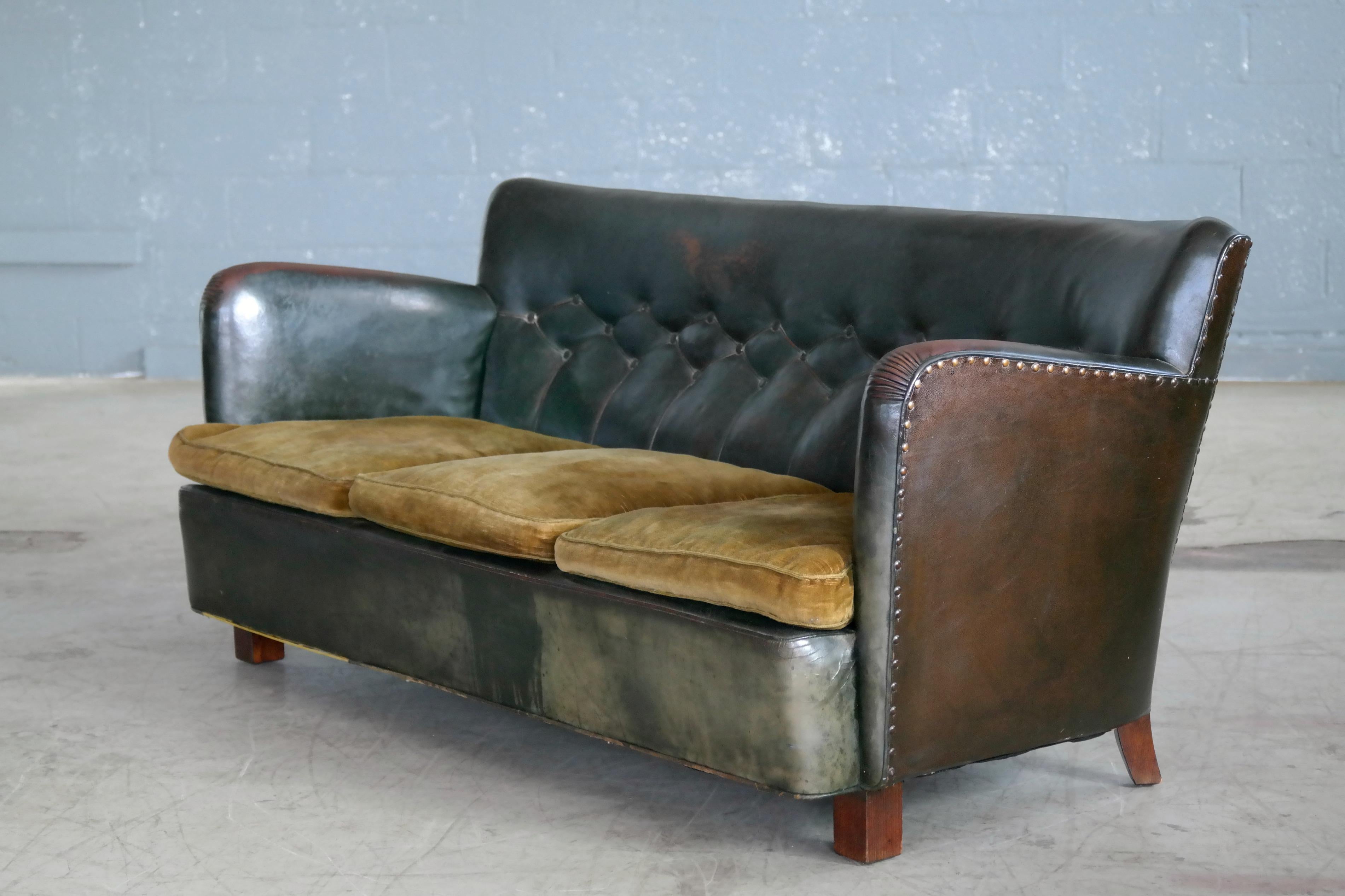 Danish 1930s Boesen and Lassen Style Tufted Club Sofa in Green Leather 2