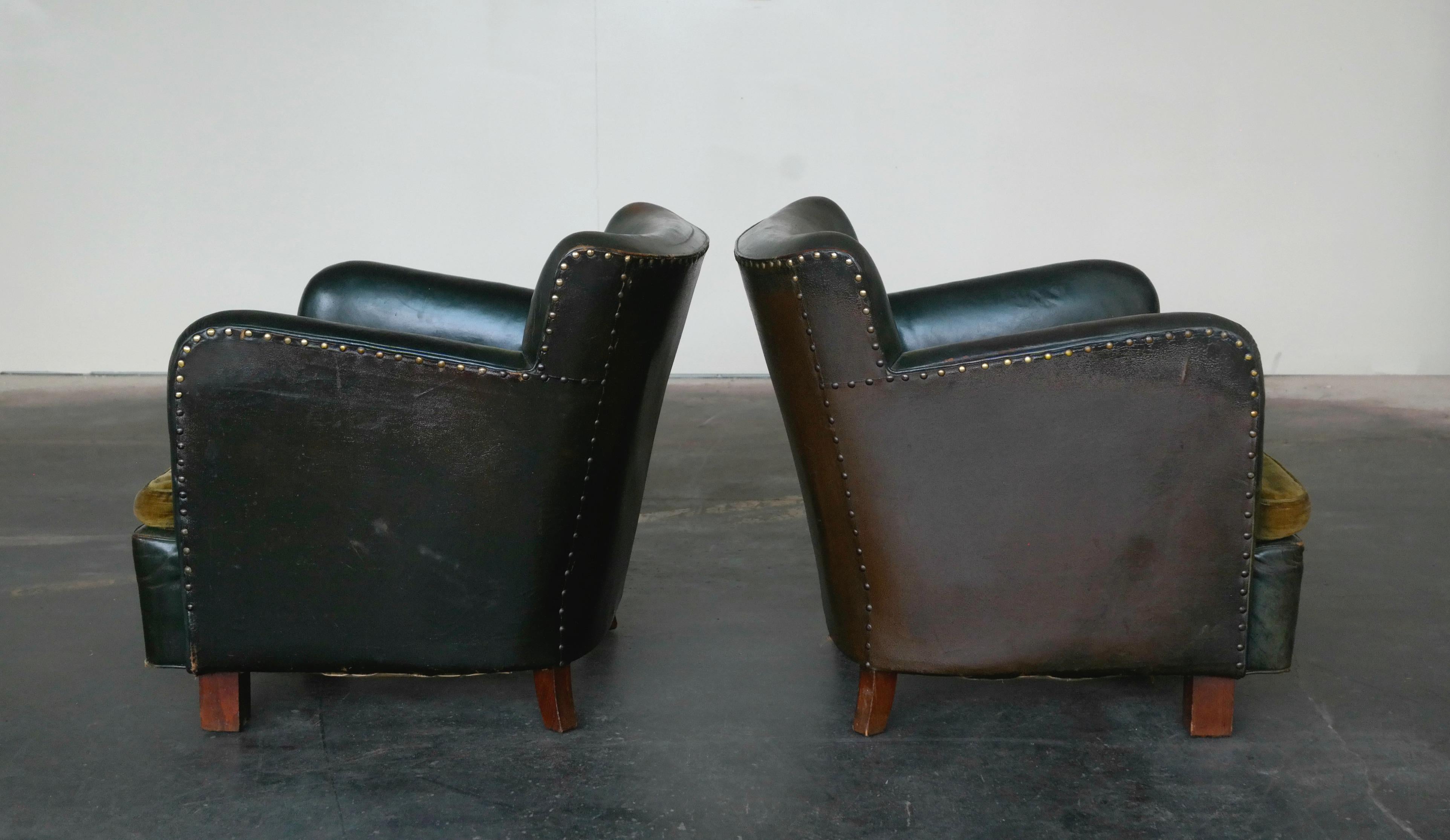 Danish 1930s Pair of Club Chairs in Tufted Green Patinated Leather 5