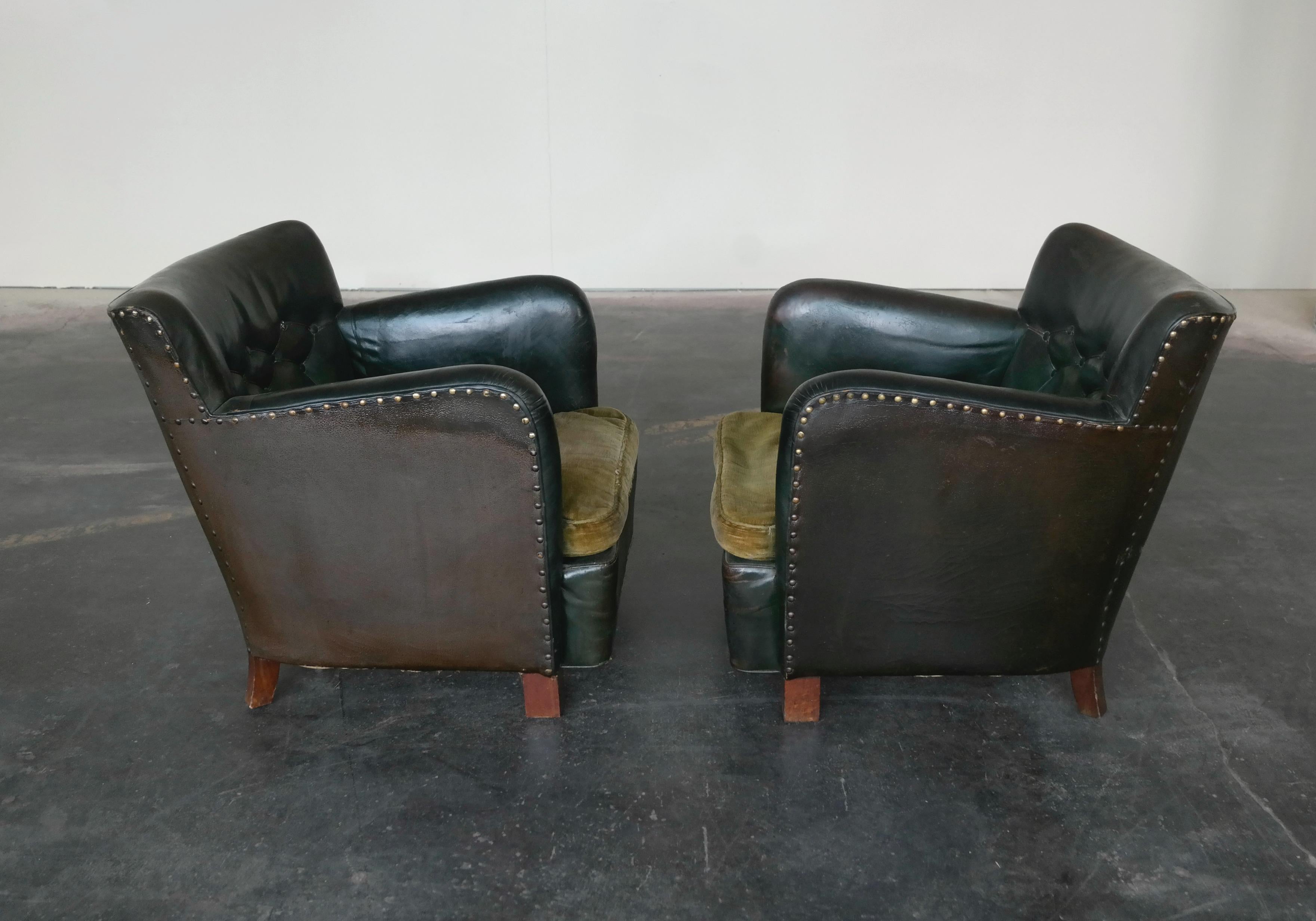 Danish 1930s Pair of Club Chairs in Tufted Green Patinated Leather 6