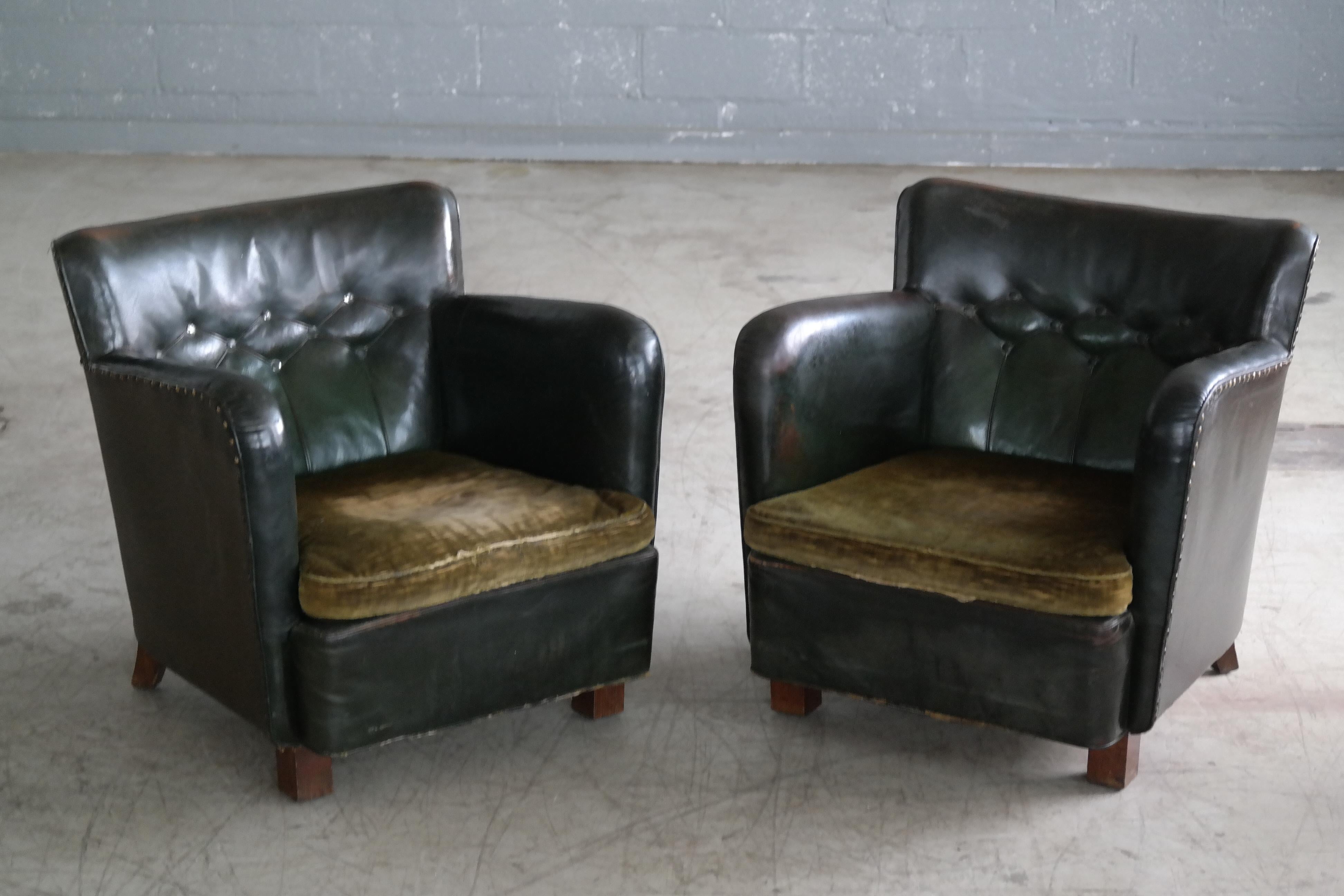 Mid-Century Modern Danish 1930s Pair of Club Chairs in Tufted Green Patinated Leather