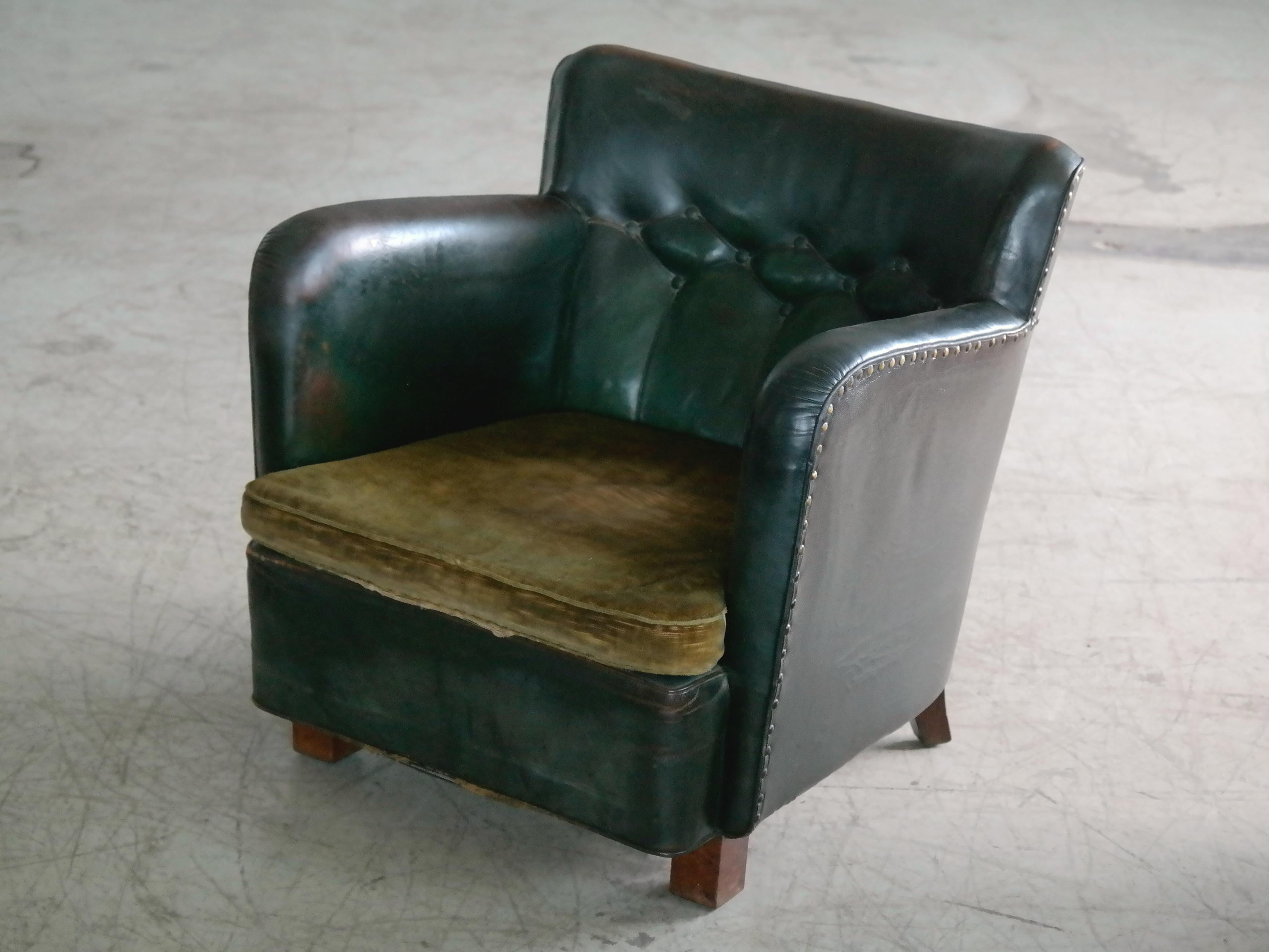 Danish 1930s Pair of Club Chairs in Tufted Green Patinated Leather 1