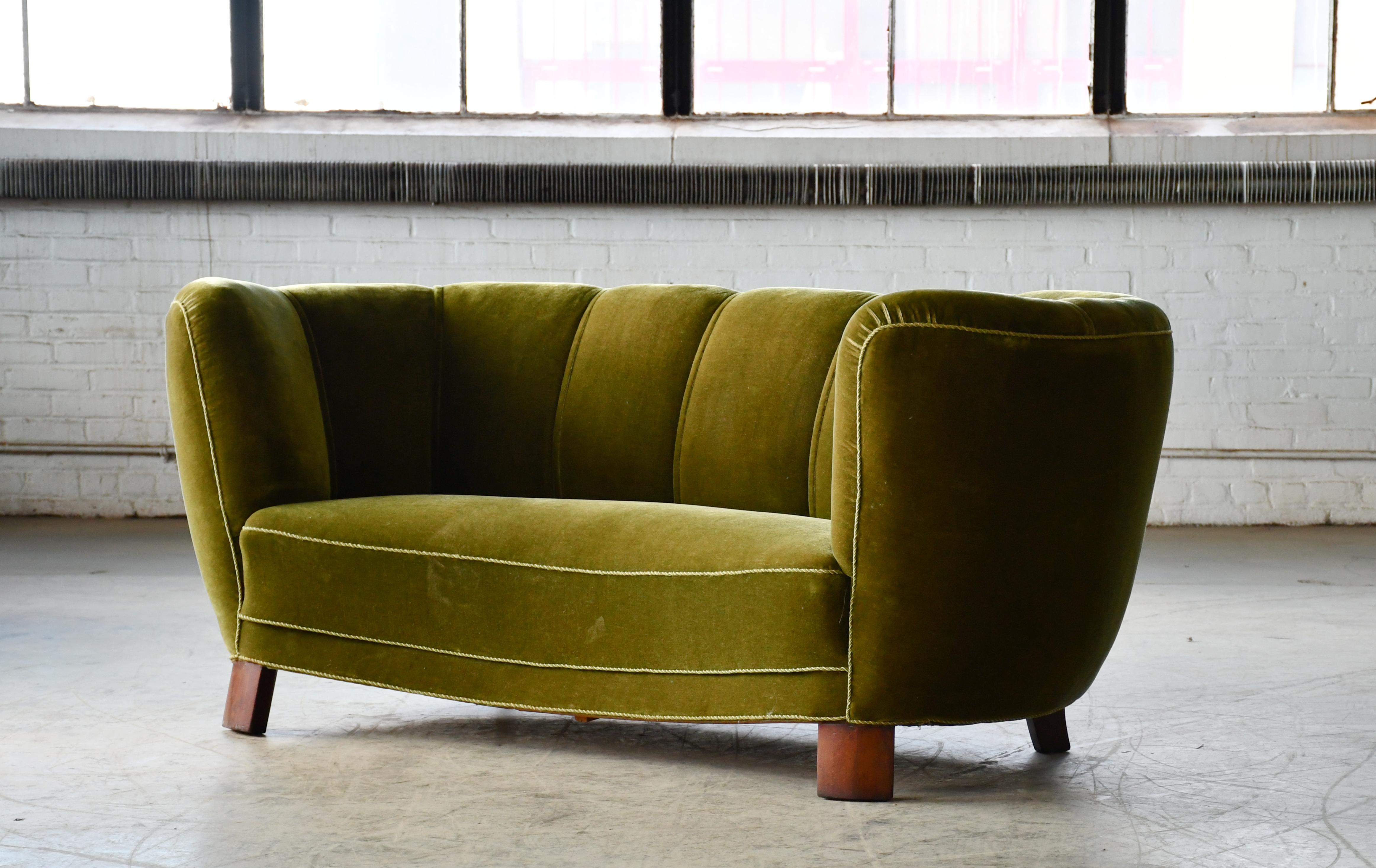 Danish 1940s Banana Form Settee or Sofa In Emerald Mohair In Good Condition In Bridgeport, CT