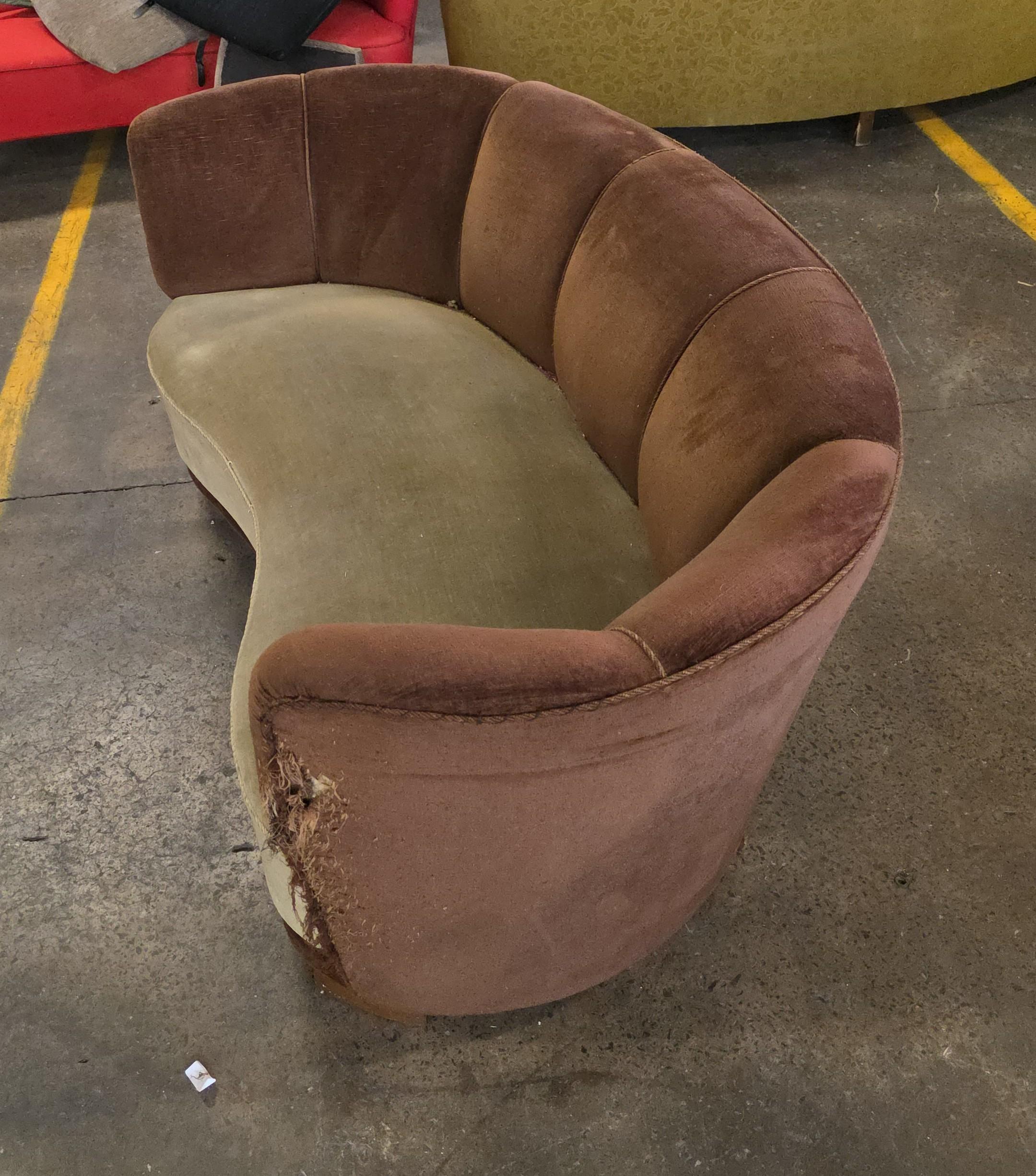 Danish 1940s Banana Form Settee or Sofa in Wool In Good Condition For Sale In Bridgeport, CT